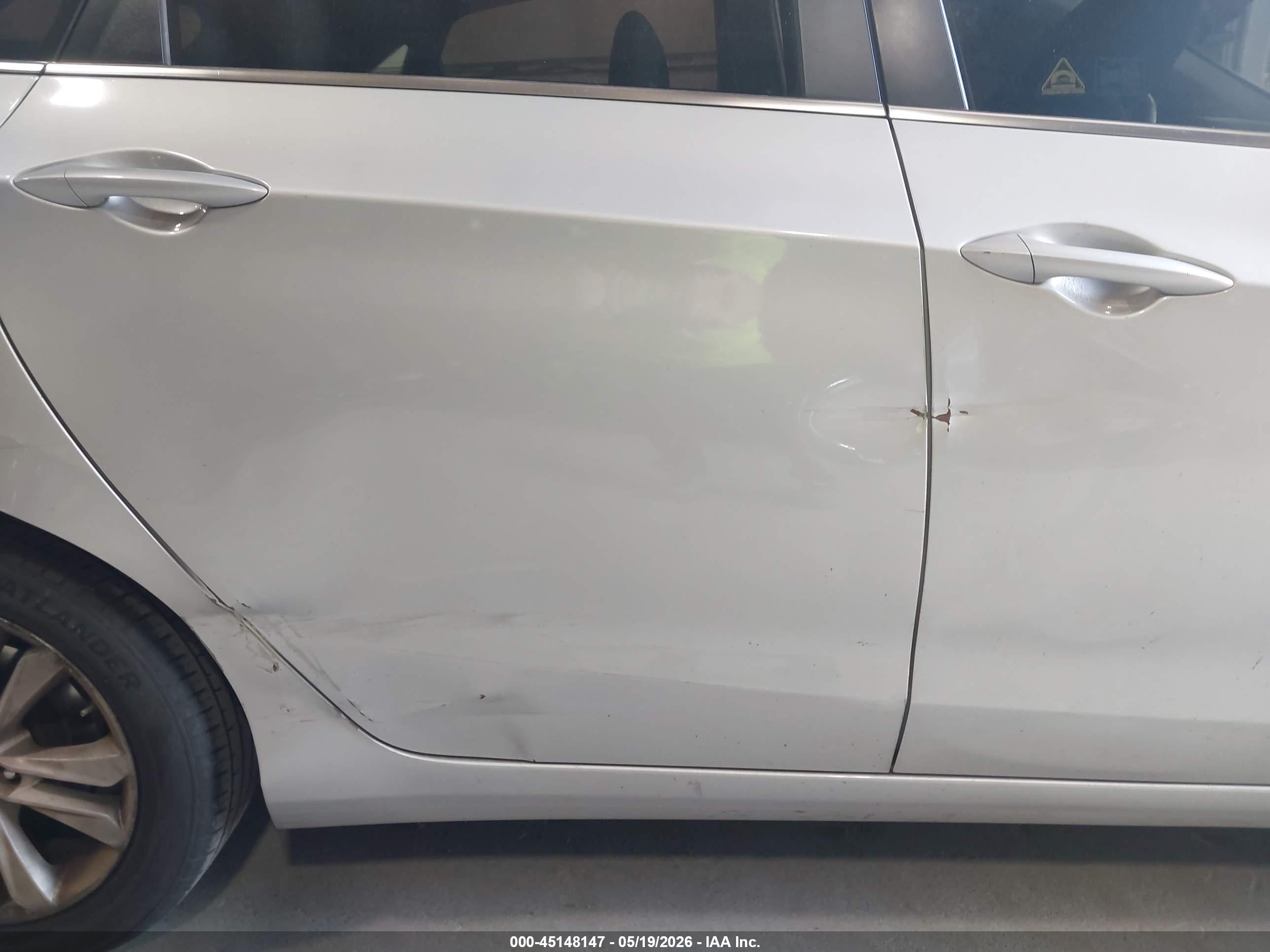 2013 Hyundai Elantra Gt   Gray vin: KMHD35LE9DU147117