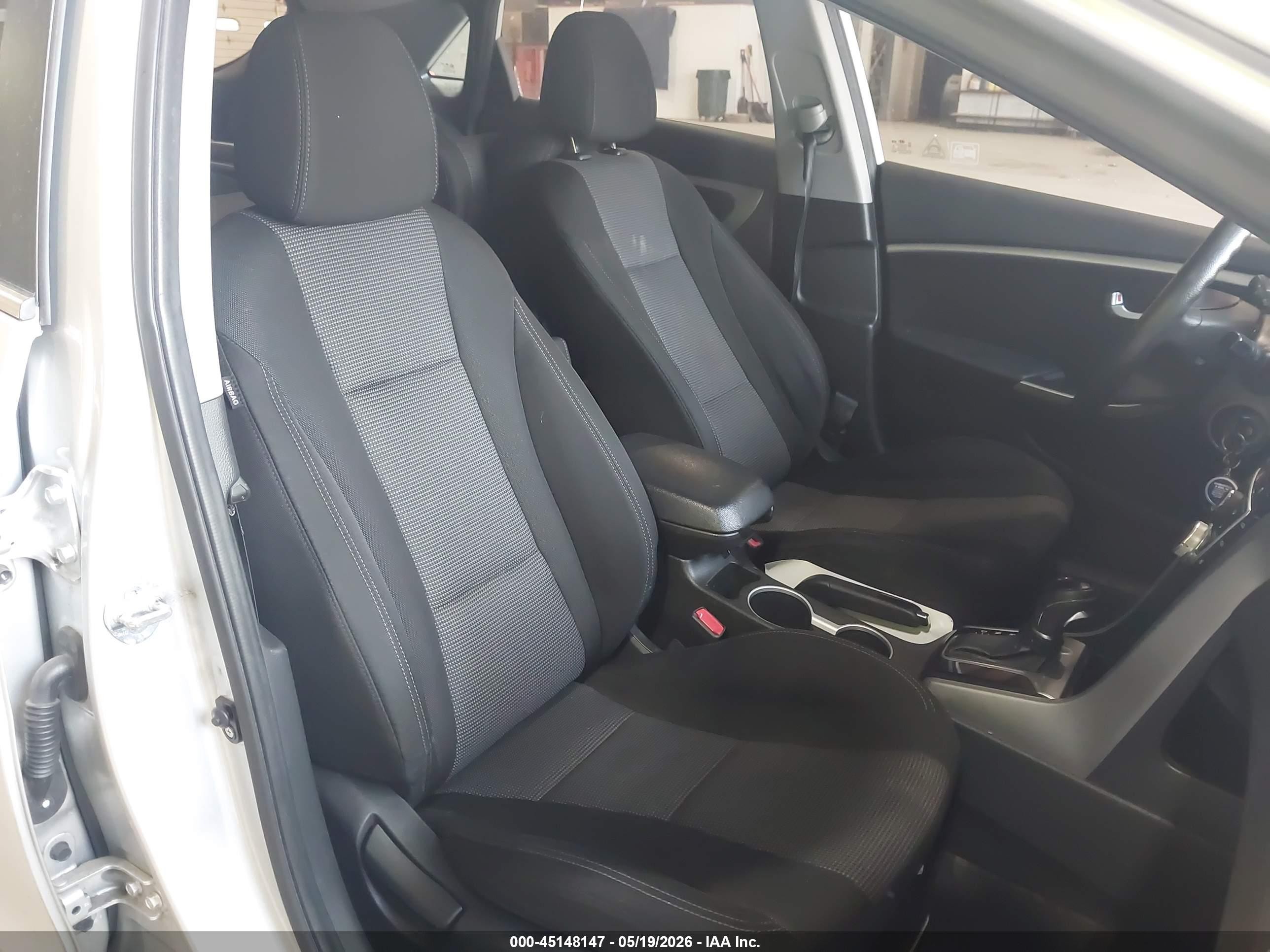2013 Hyundai Elantra Gt   Gray vin: KMHD35LE9DU147117