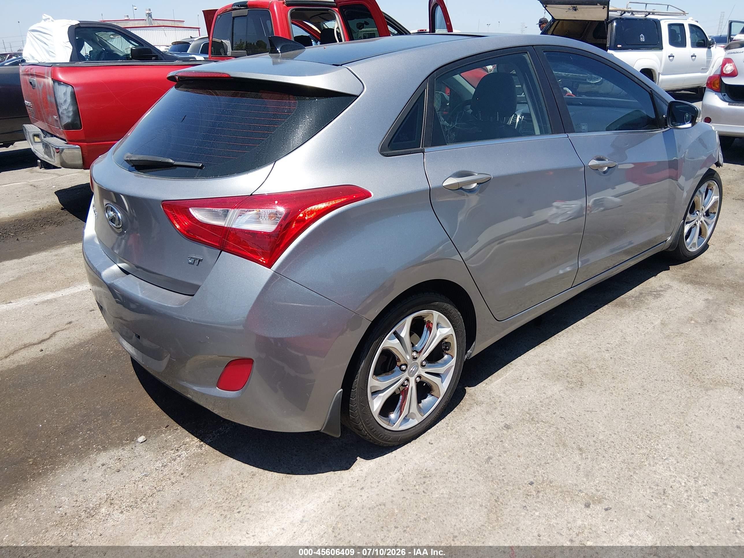 2013 Hyundai Elantra Gt   Silver vin: KMHD35LEXDU019937