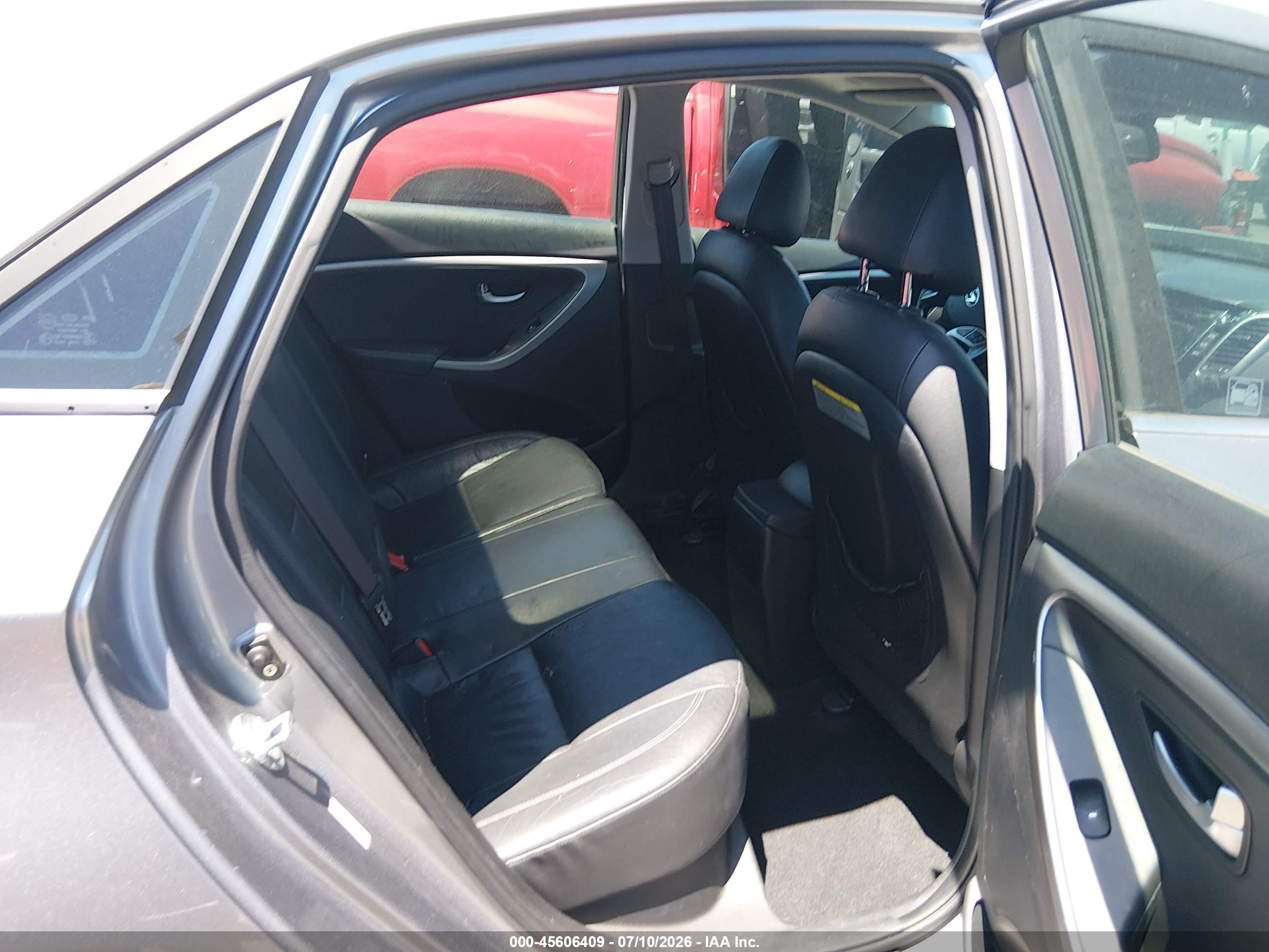 2013 Hyundai Elantra Gt   Silver vin: KMHD35LEXDU019937