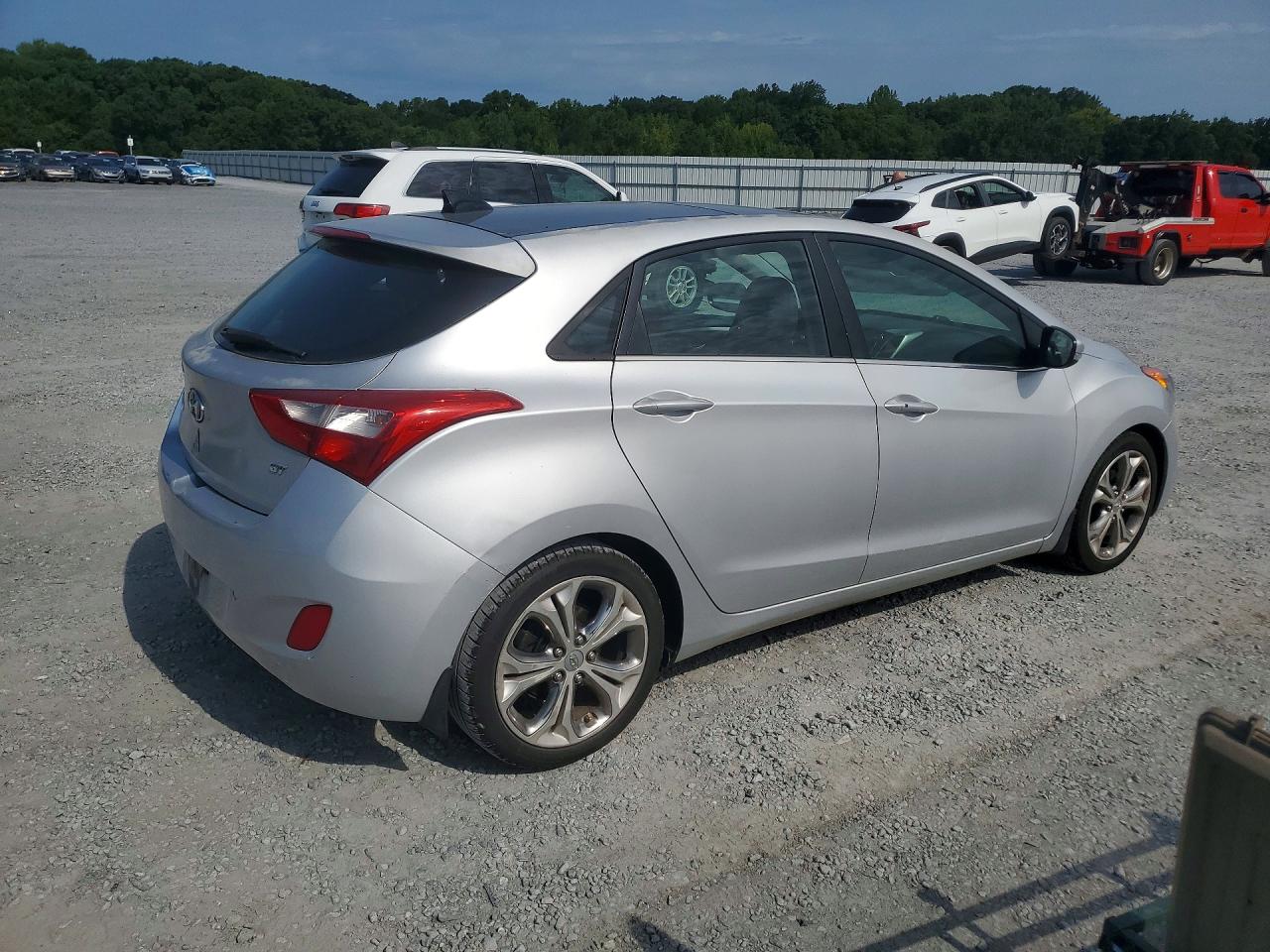 2013 Hyundai Elantra Gt Base Silver vin: KMHD35LEXDU020358