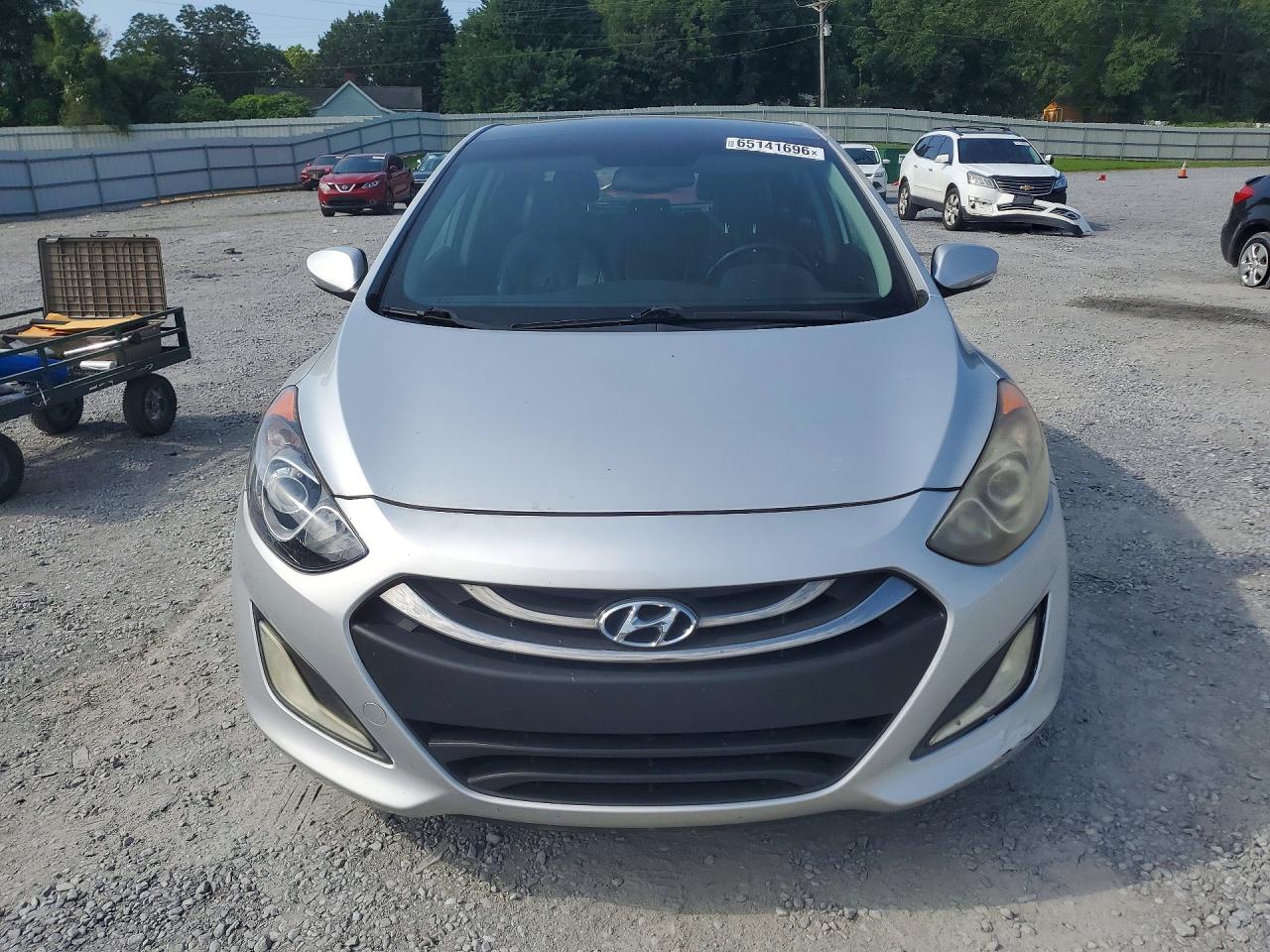 2013 Hyundai Elantra Gt Base Silver vin: KMHD35LEXDU020358