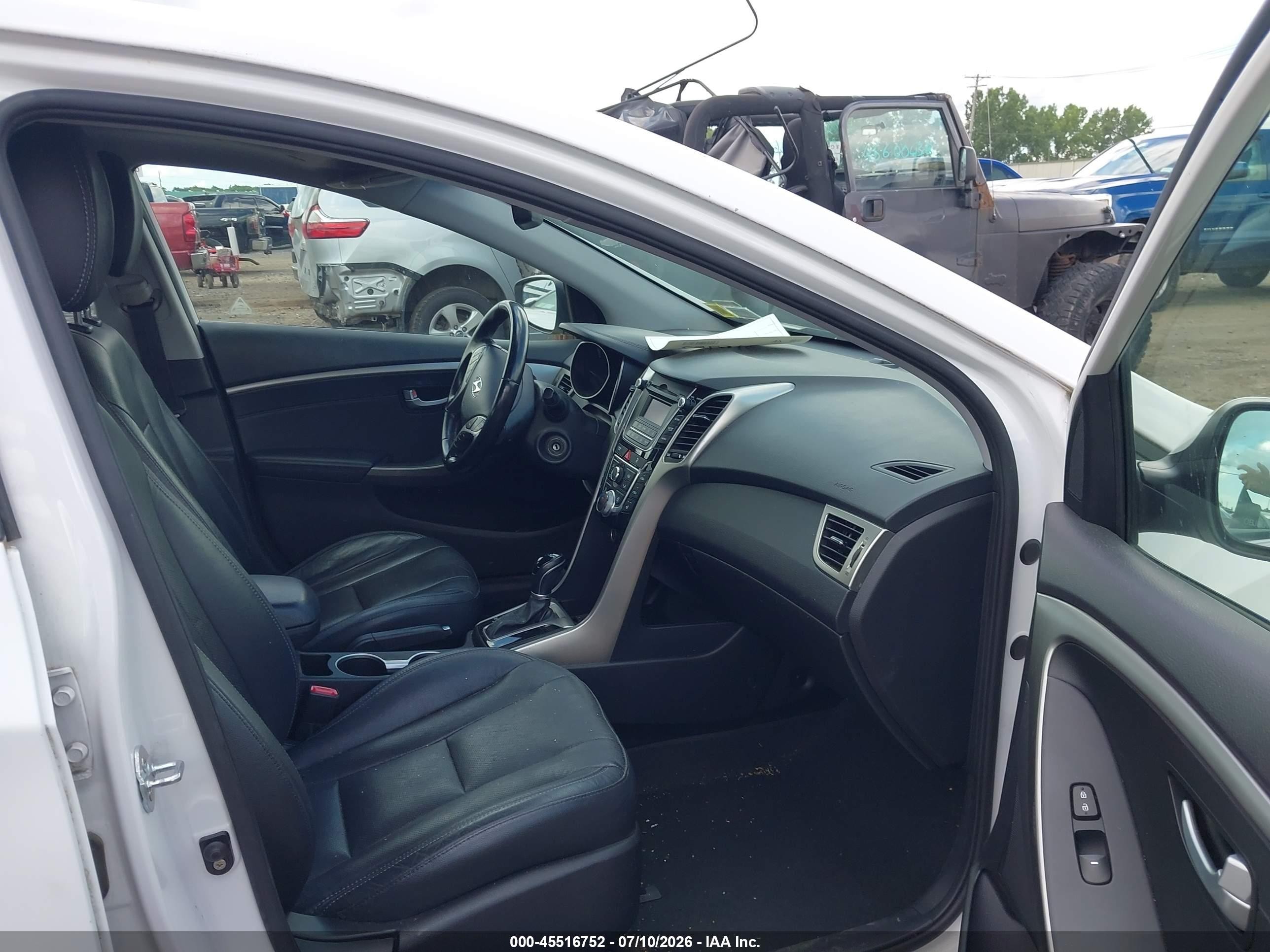 2013 Hyundai Elantra Gt   White vin: KMHD35LEXDU043798