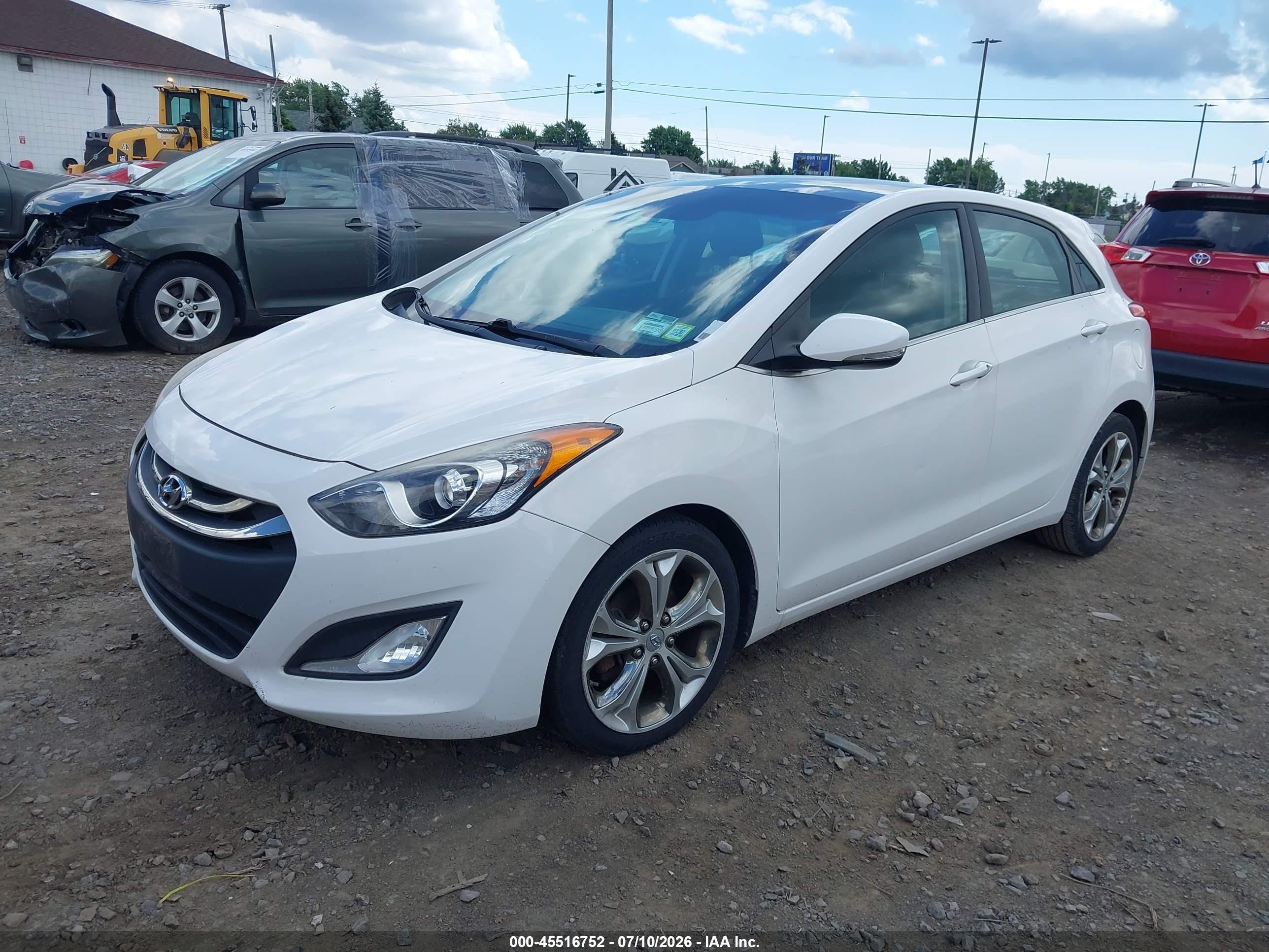 2013 Hyundai Elantra Gt   White vin: KMHD35LEXDU043798