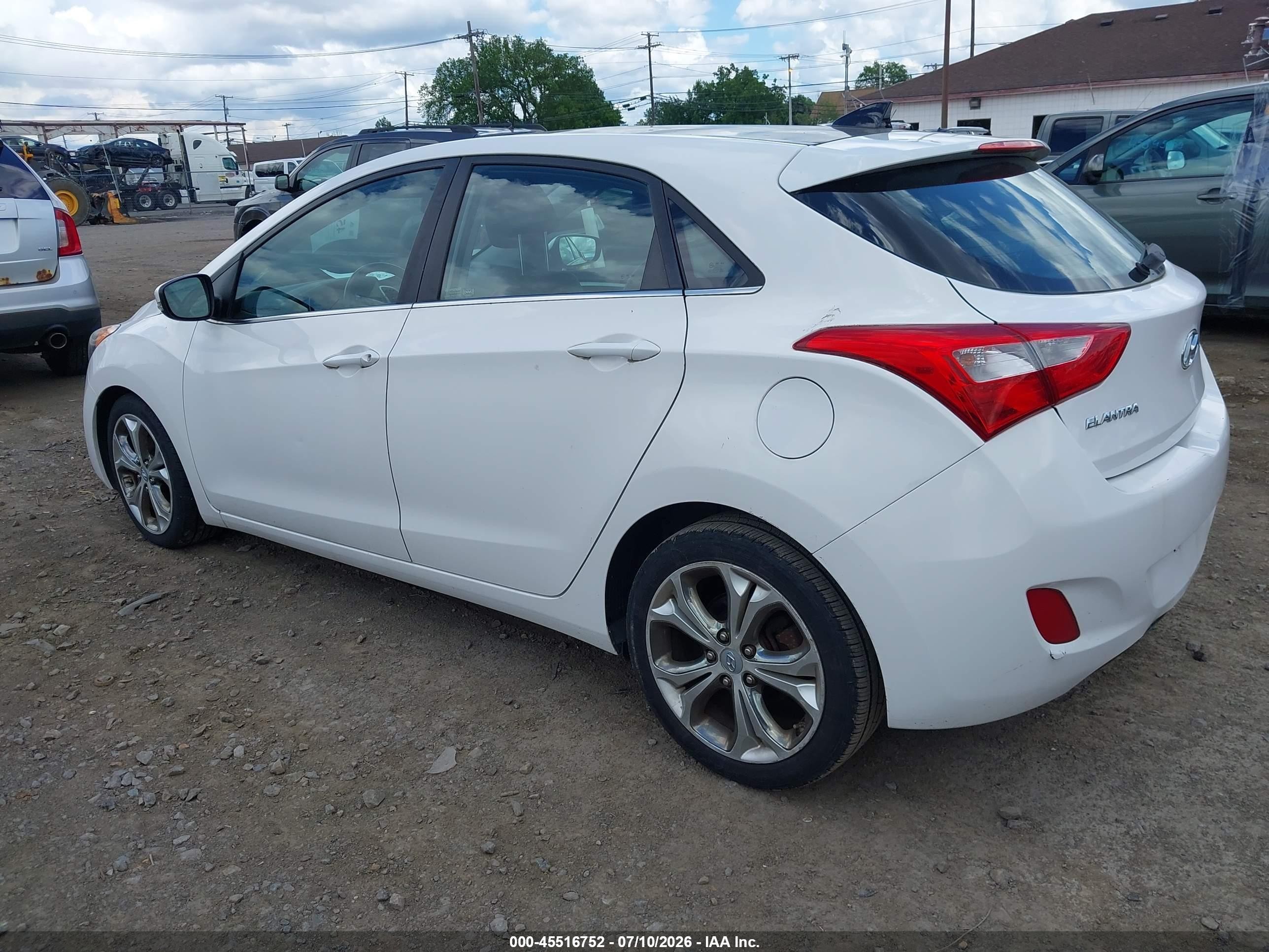 2013 Hyundai Elantra Gt   White vin: KMHD35LEXDU043798