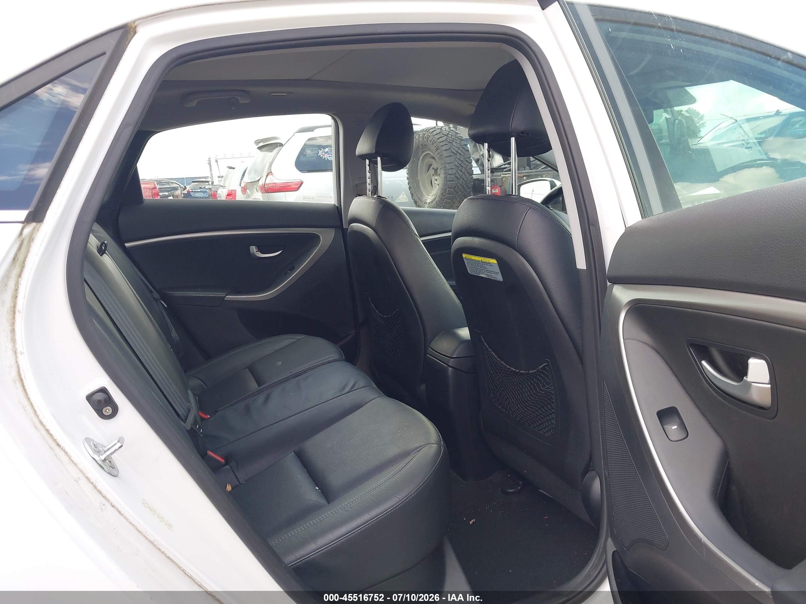 2013 Hyundai Elantra Gt   White vin: KMHD35LEXDU043798