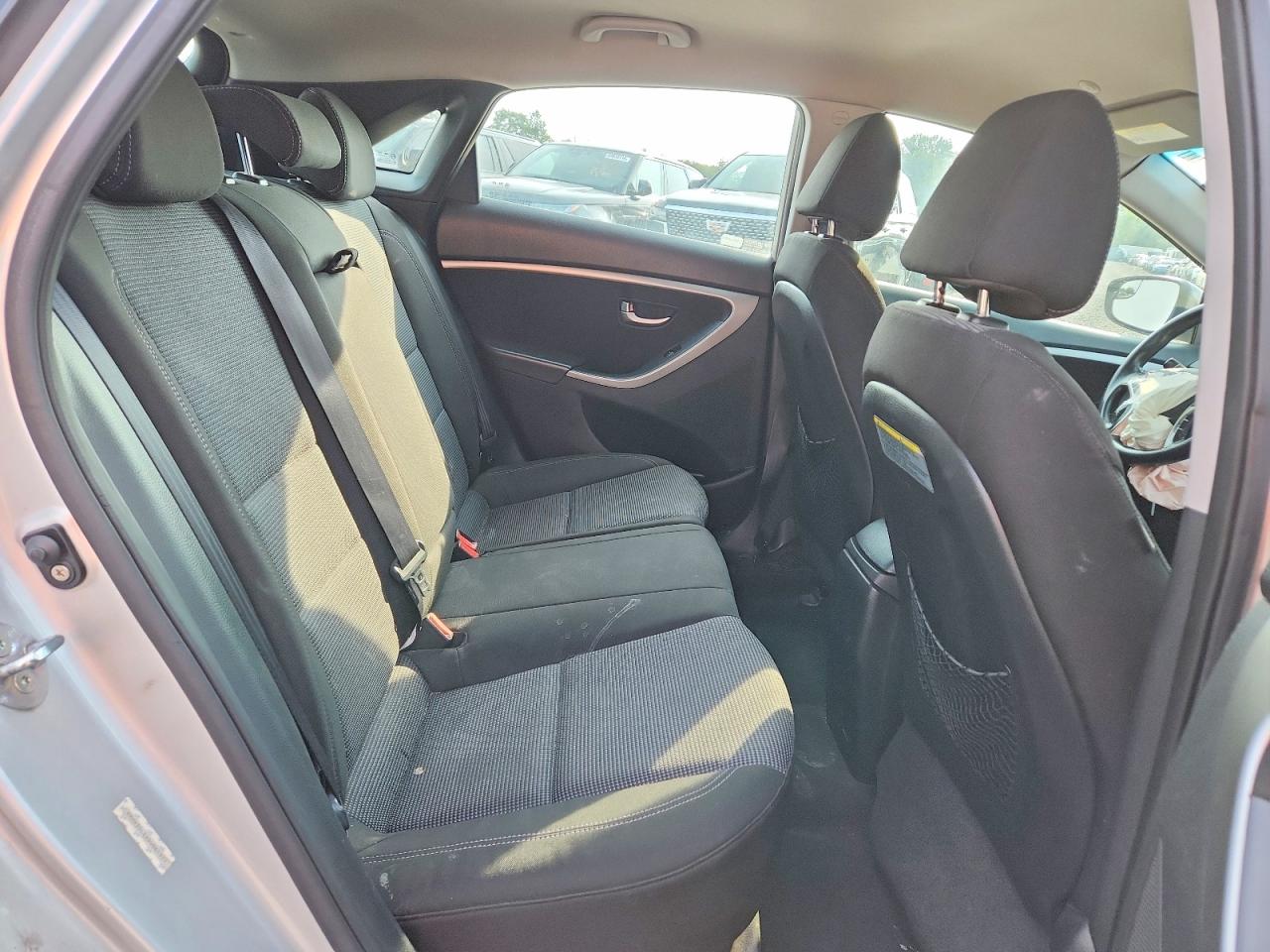2013 Hyundai Elantra Gt Base Silver vin: KMHD35LEXDU061377