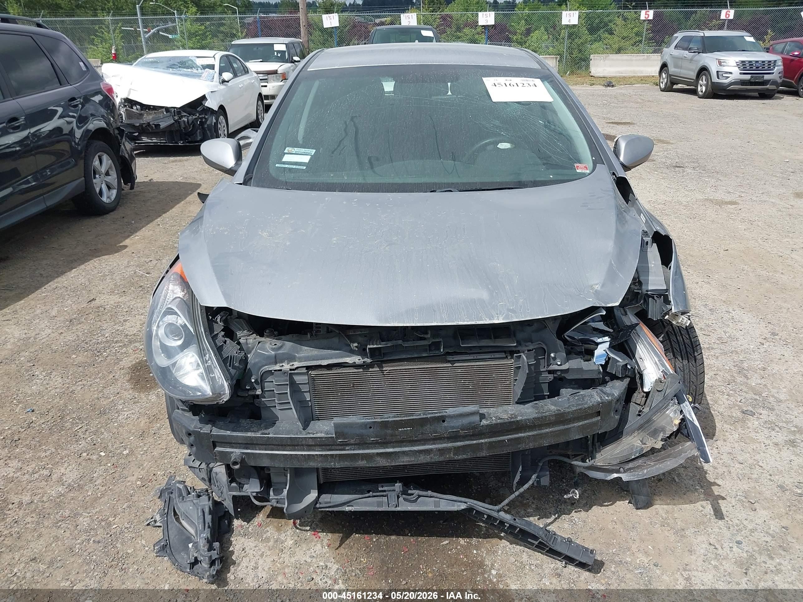 2013 Hyundai Elantra Gt   Silver vin: KMHD35LEXDU088370