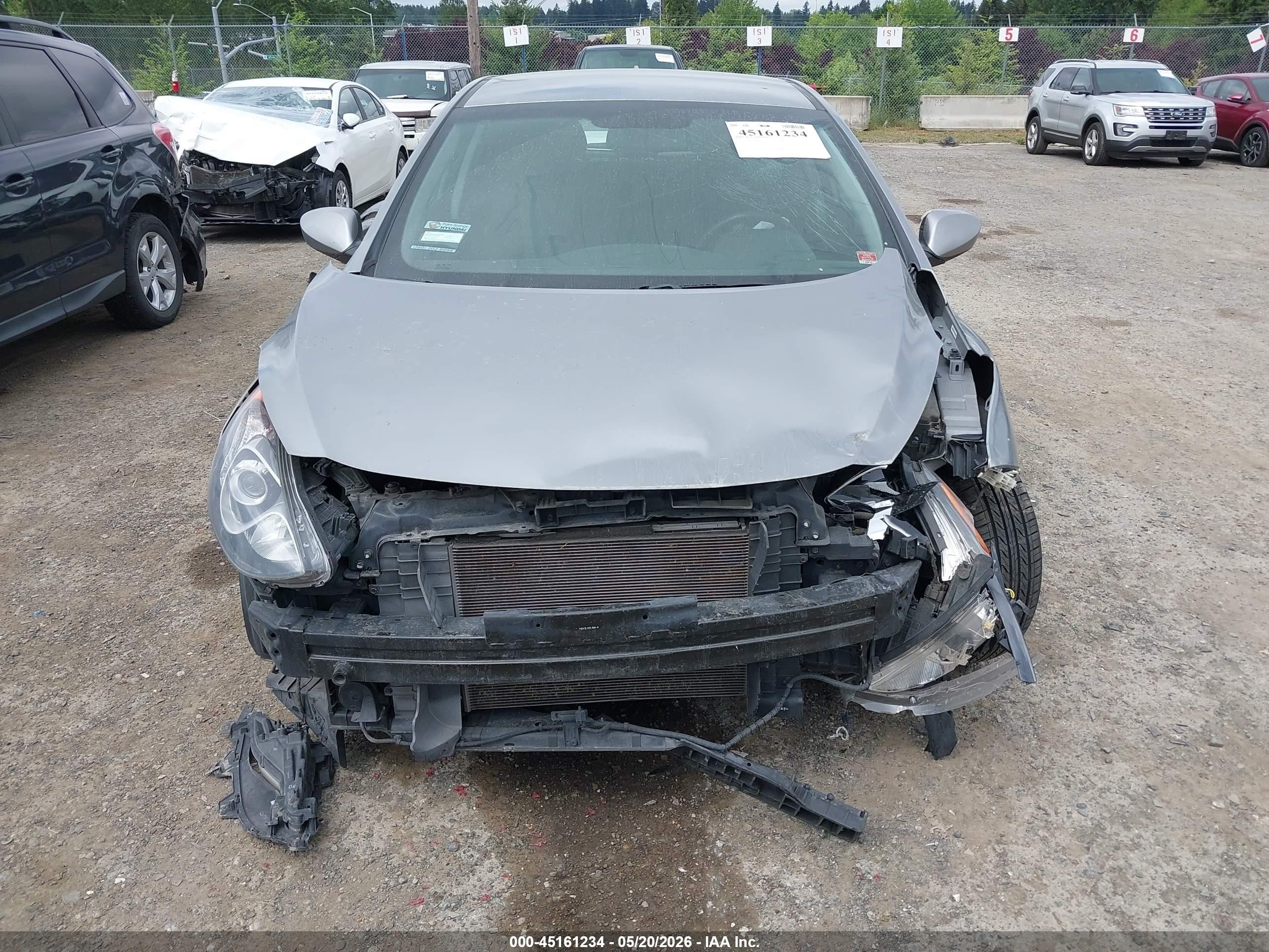 2013 Hyundai Elantra Gt   Silver vin: KMHD35LEXDU088370