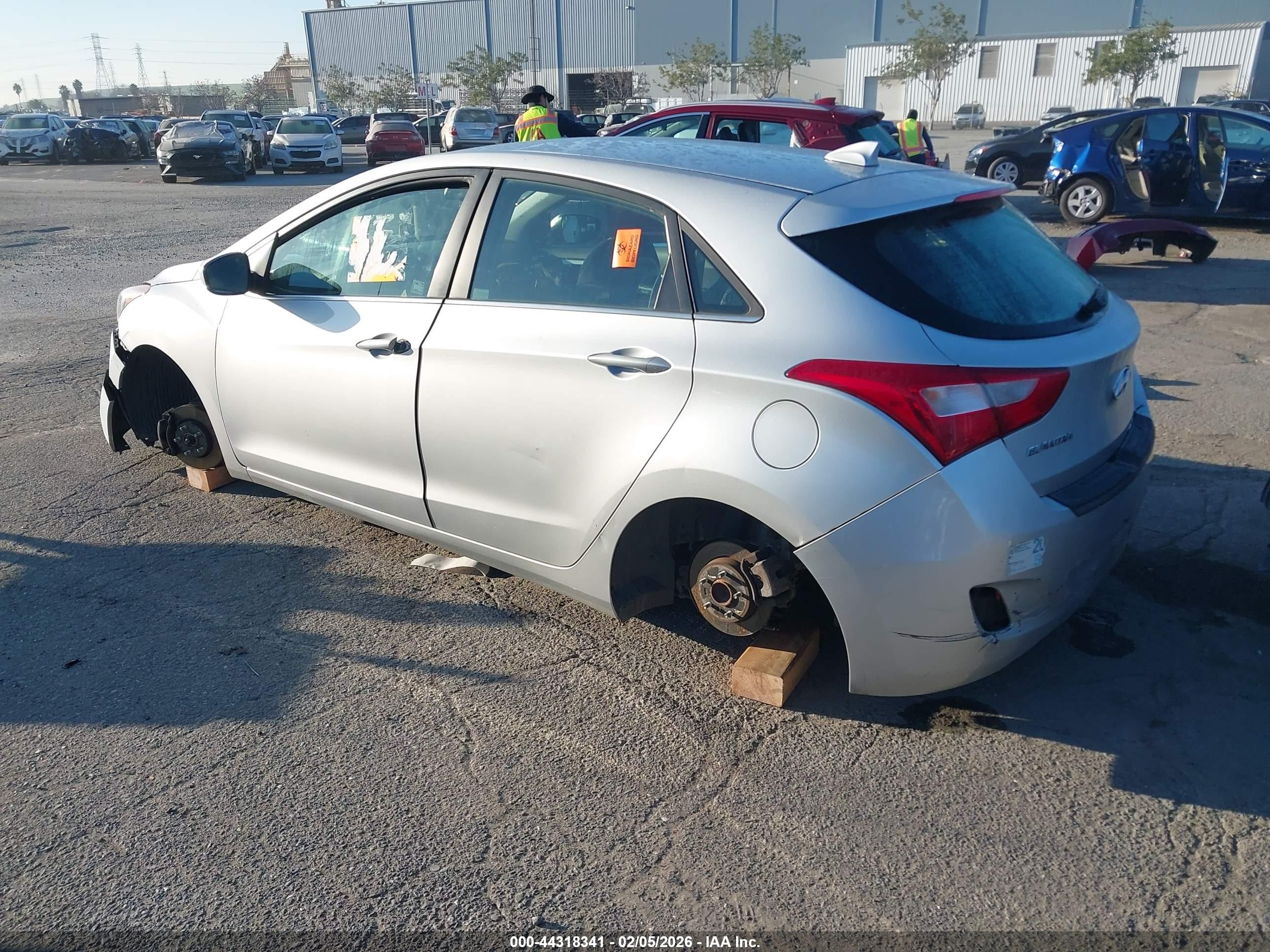 2013 Hyundai Elantra Gt   Silver vin: KMHD35LEXDU112988