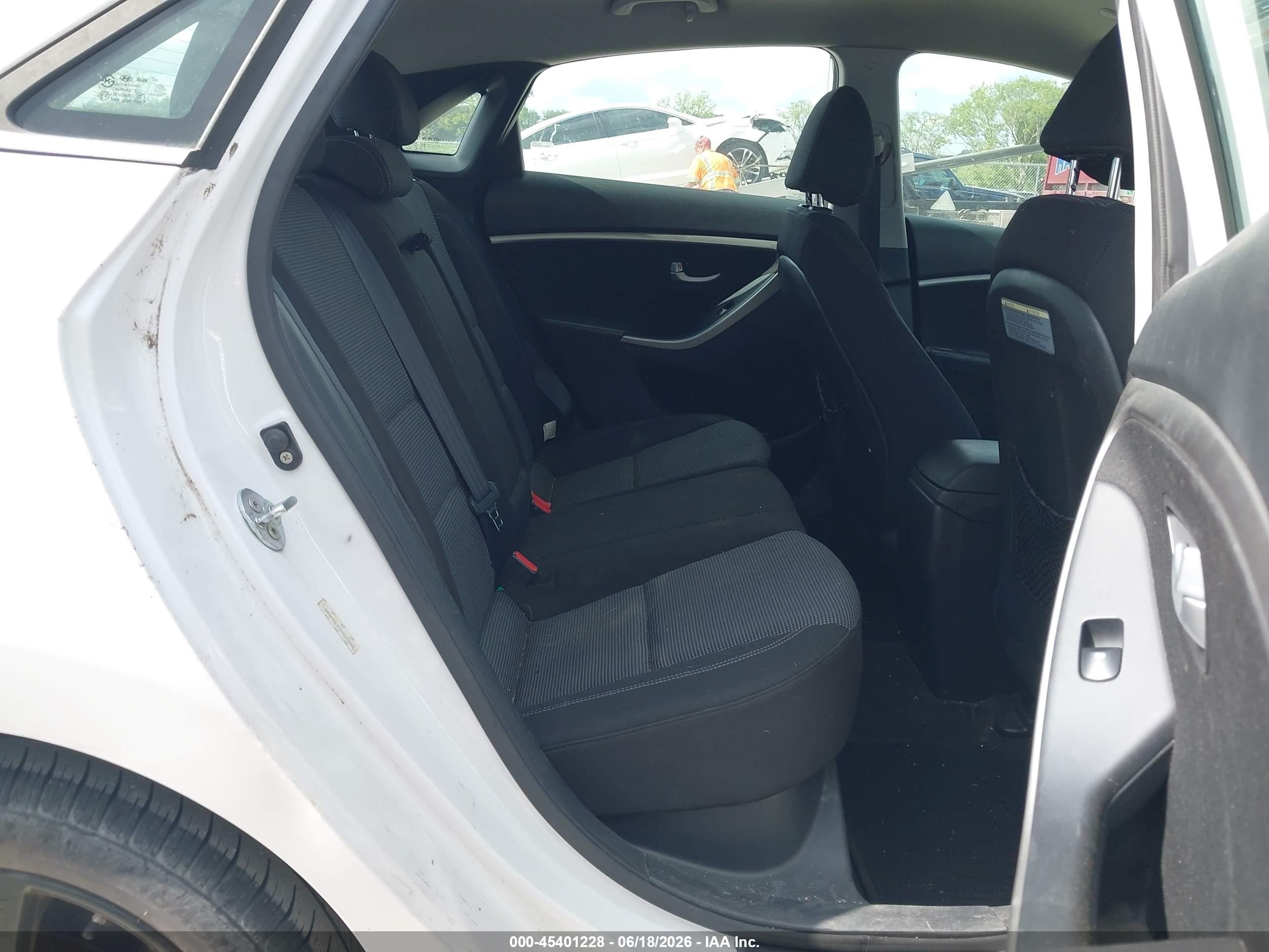 2013 Hyundai Elantra Gt   White vin: KMHD35LEXDU125093