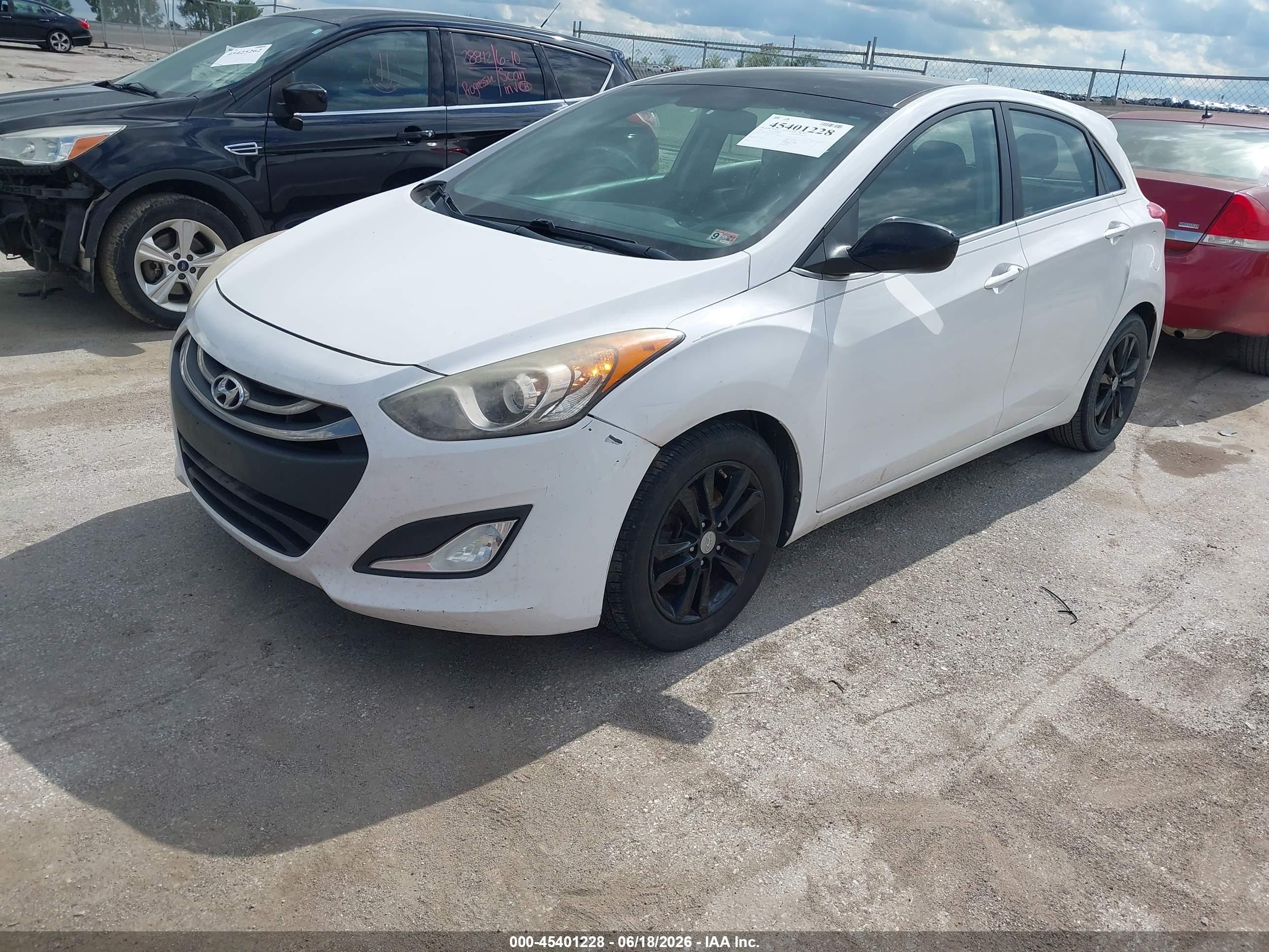 2013 Hyundai Elantra Gt   White vin: KMHD35LEXDU125093