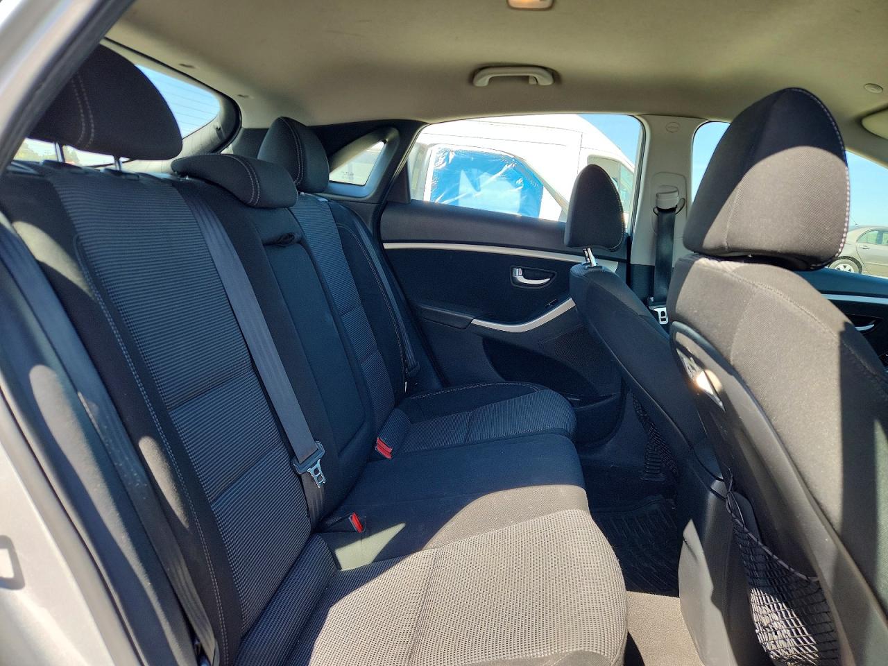 2013 Hyundai Elantra Gt Base Silver vin: KMHD35LEXDU129239