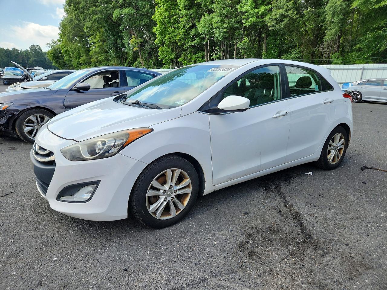 2013 Hyundai Elantra Gt Base White vin: KMHD35LEXDU129628