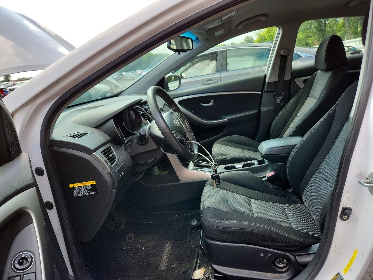 2013 Hyundai Elantra Gt Base White vin: KMHD35LEXDU129628