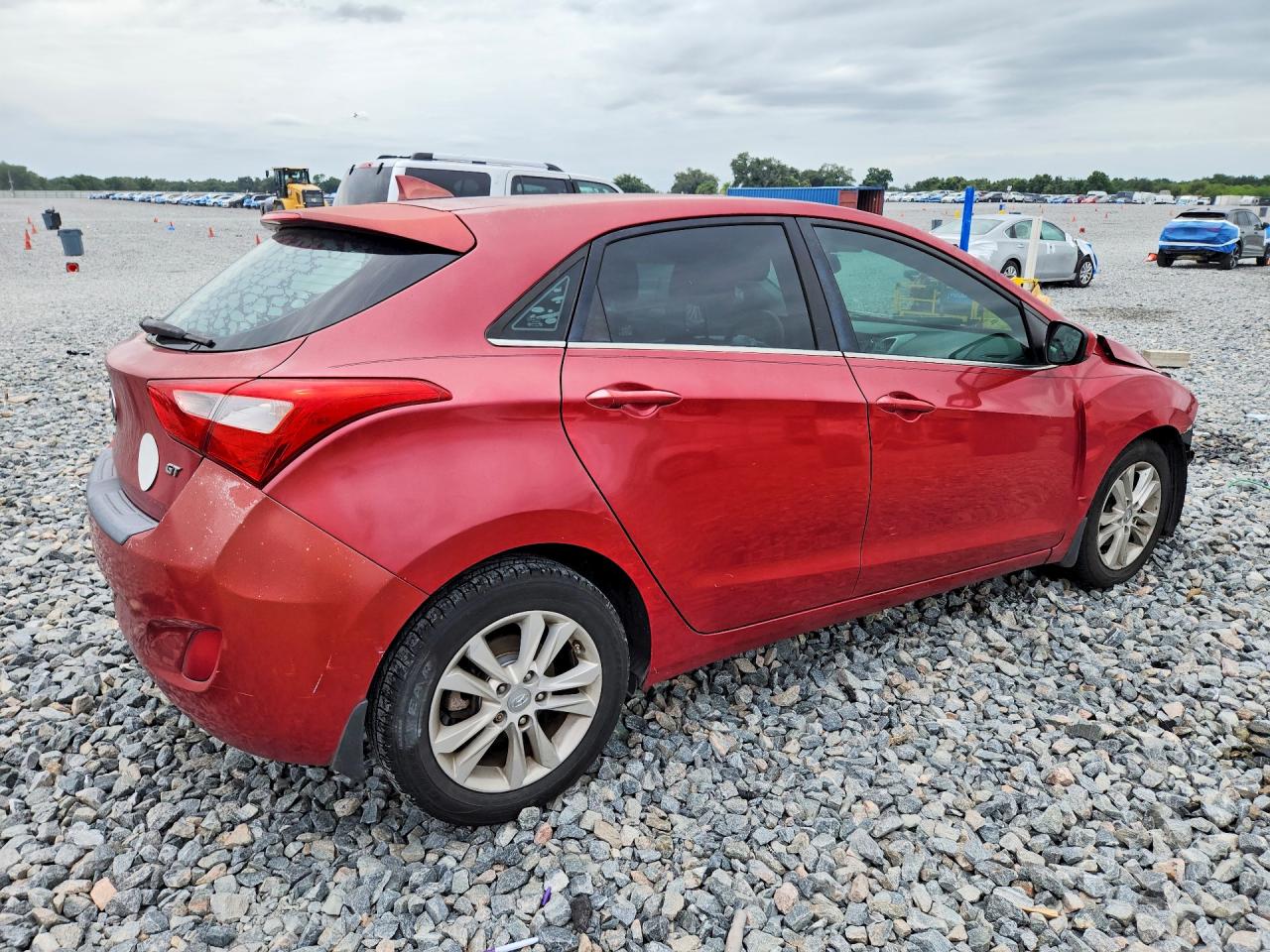 2013 Hyundai Elantra Gt Base Red vin: KMHD35LEXDU134683