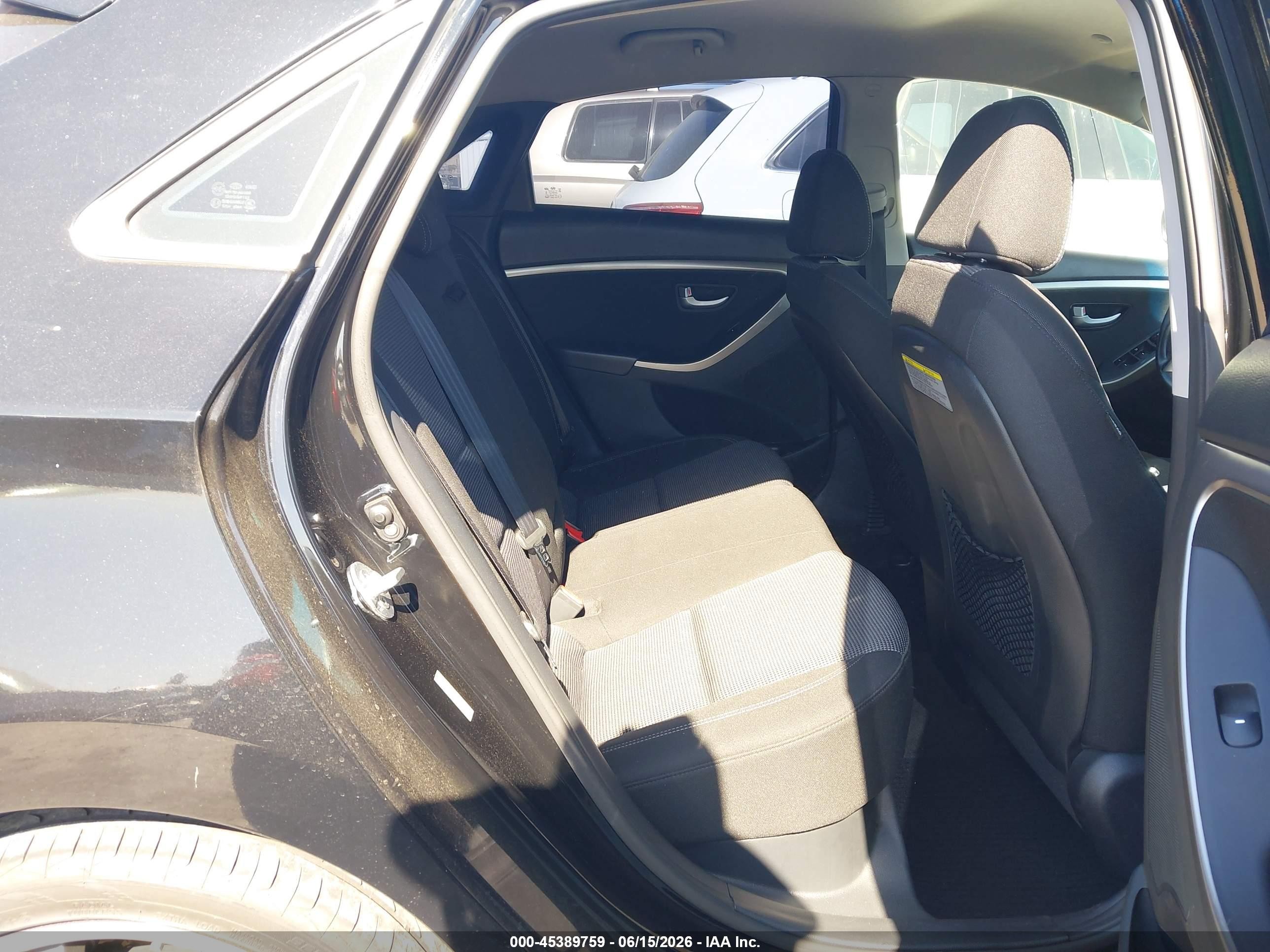 2013 Hyundai Elantra Gt   Black vin: KMHD35LEXDU141150