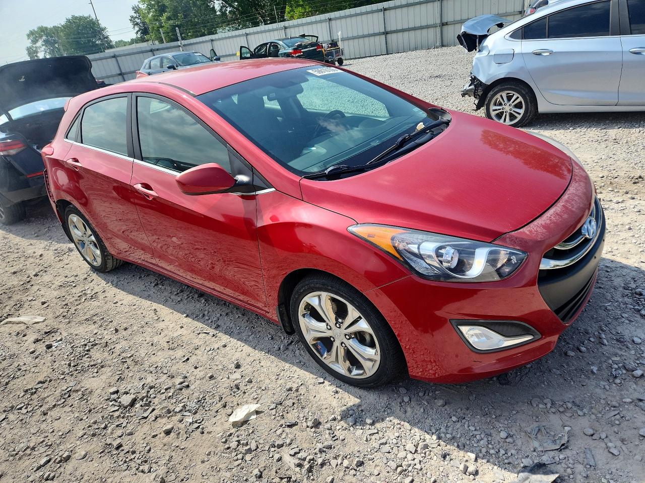 2013 Hyundai Elantra Gt Base Red vin: KMHD35LEXDU147787