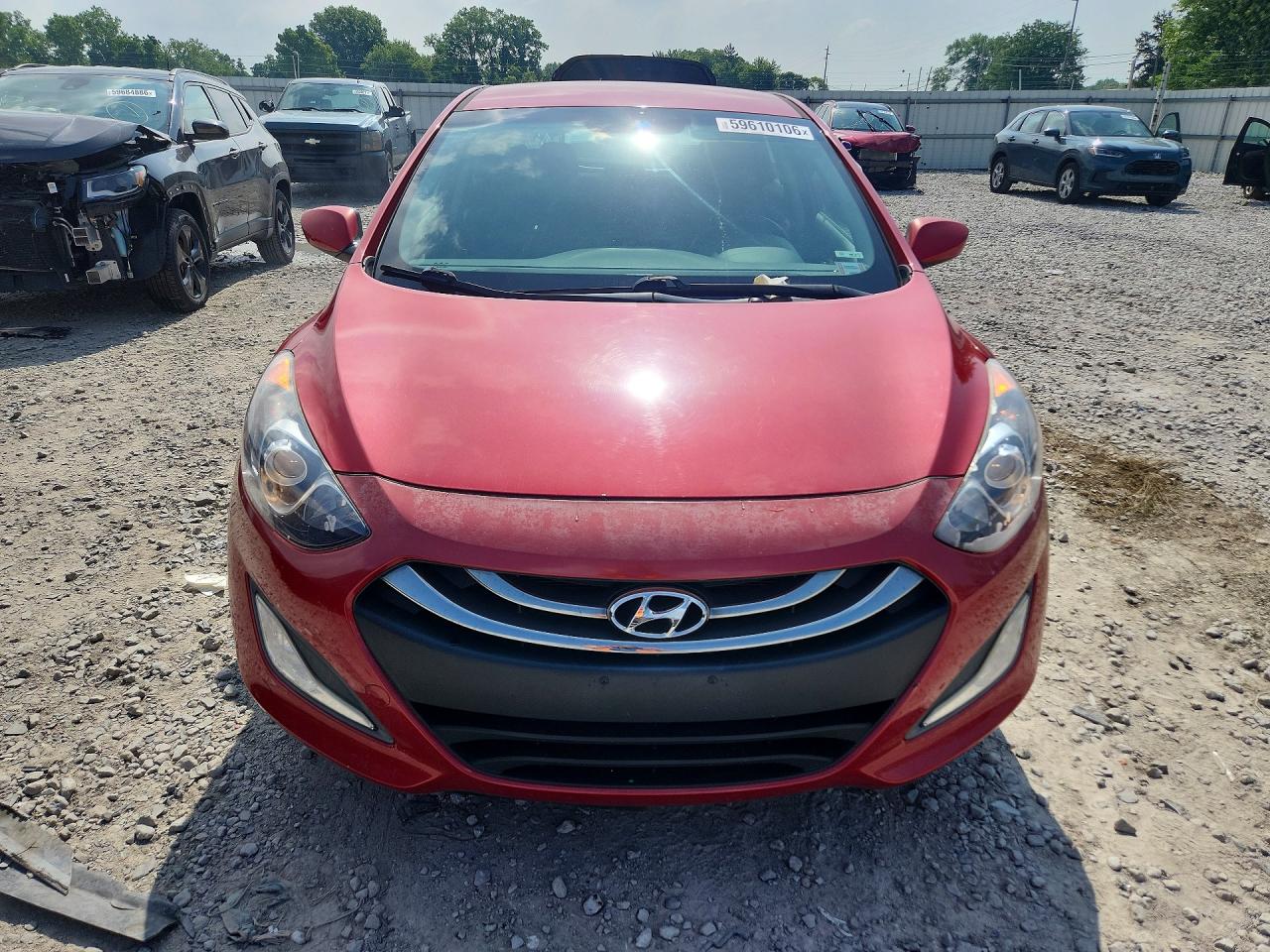2013 Hyundai Elantra Gt Base Red vin: KMHD35LEXDU147787