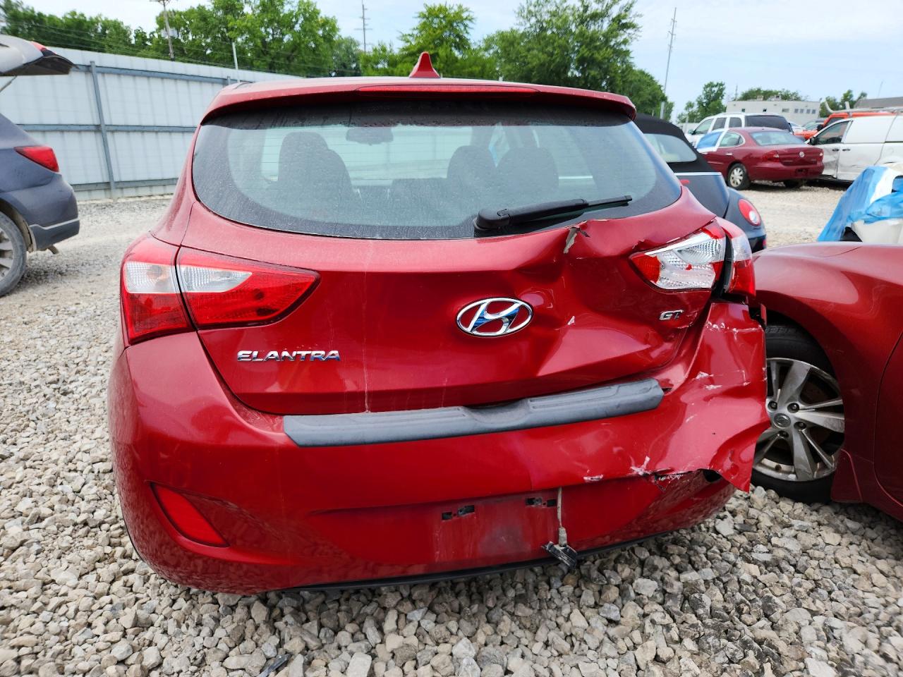2013 Hyundai Elantra Gt Base Red vin: KMHD35LEXDU147787