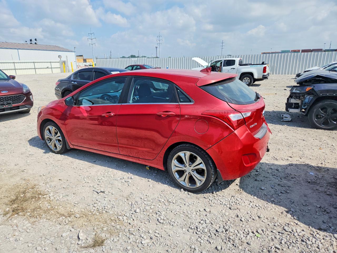2013 Hyundai Elantra Gt Base Red vin: KMHD35LEXDU147787