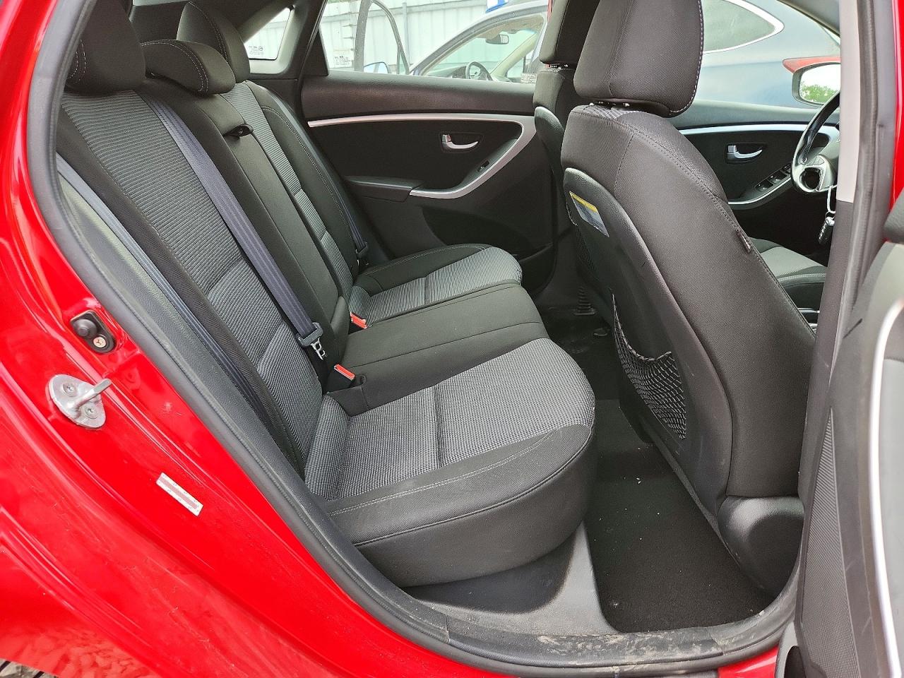 2013 Hyundai Elantra Gt Base Red vin: KMHD35LEXDU147787