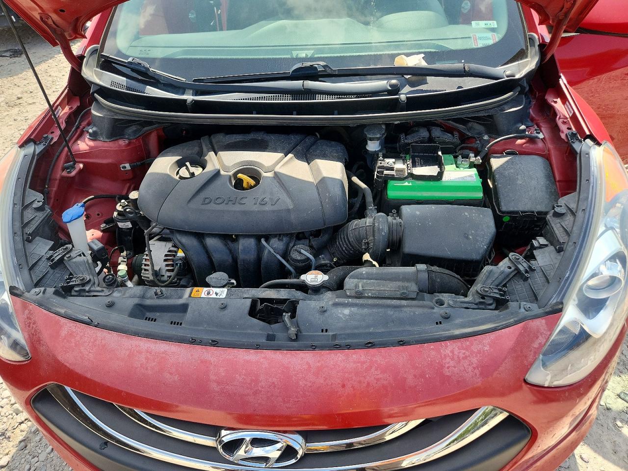 2013 Hyundai Elantra Gt Base Red vin: KMHD35LEXDU147787