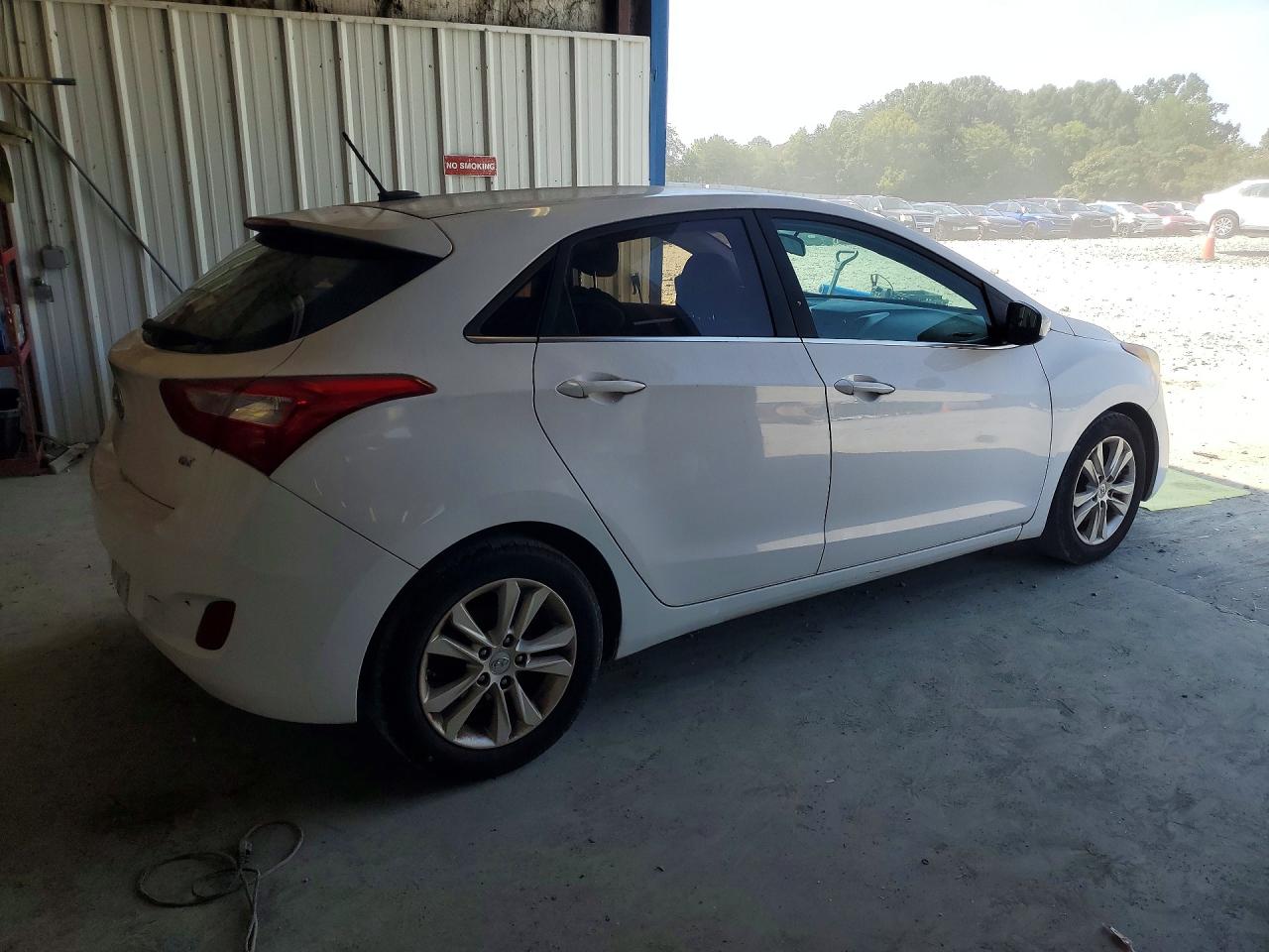 2014 Hyundai Elantra Gt Base White vin: KMHD35LH0EU158180