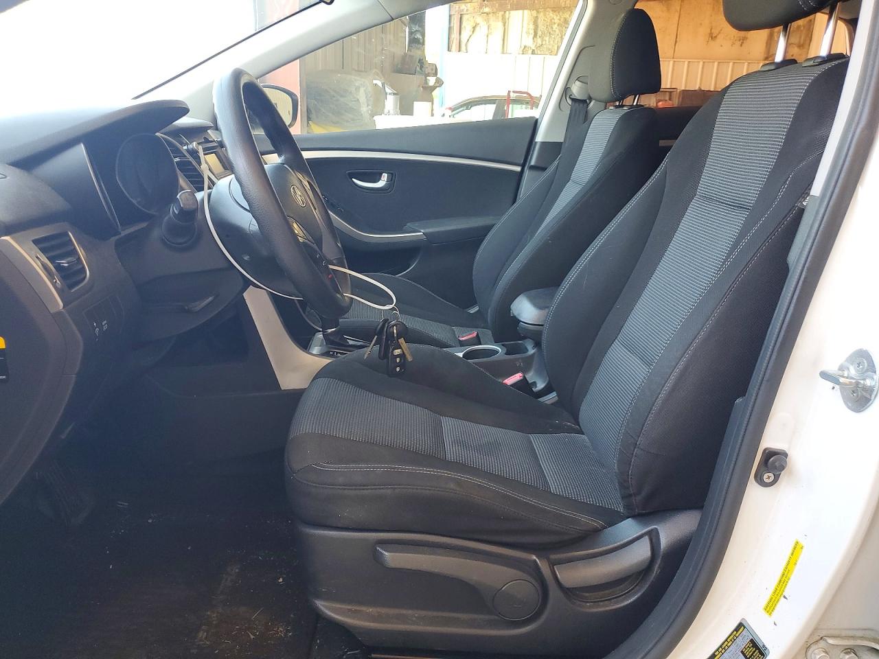 2014 Hyundai Elantra Gt Base White vin: KMHD35LH0EU158180