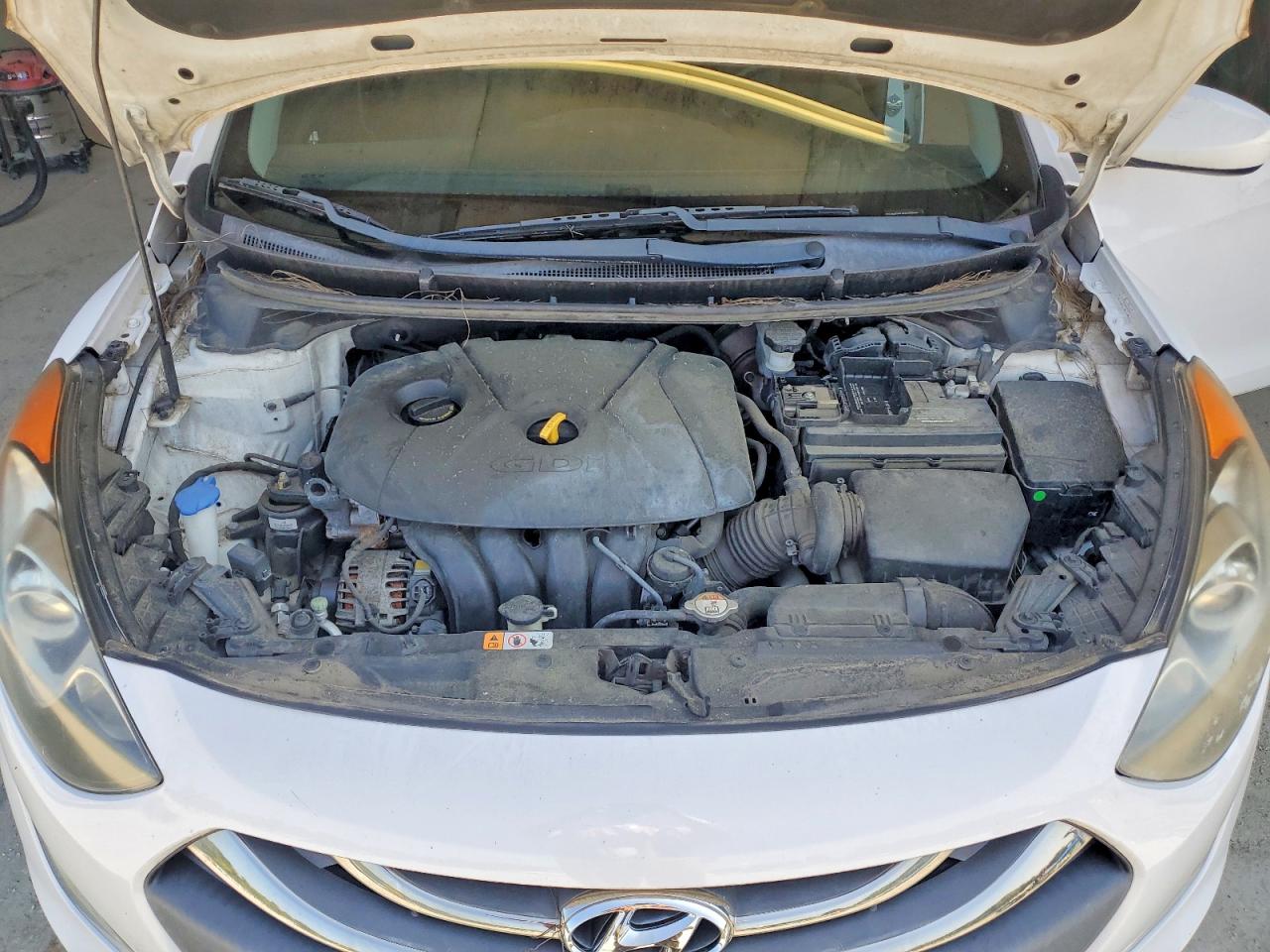 2014 Hyundai Elantra Gt Base White vin: KMHD35LH0EU158180
