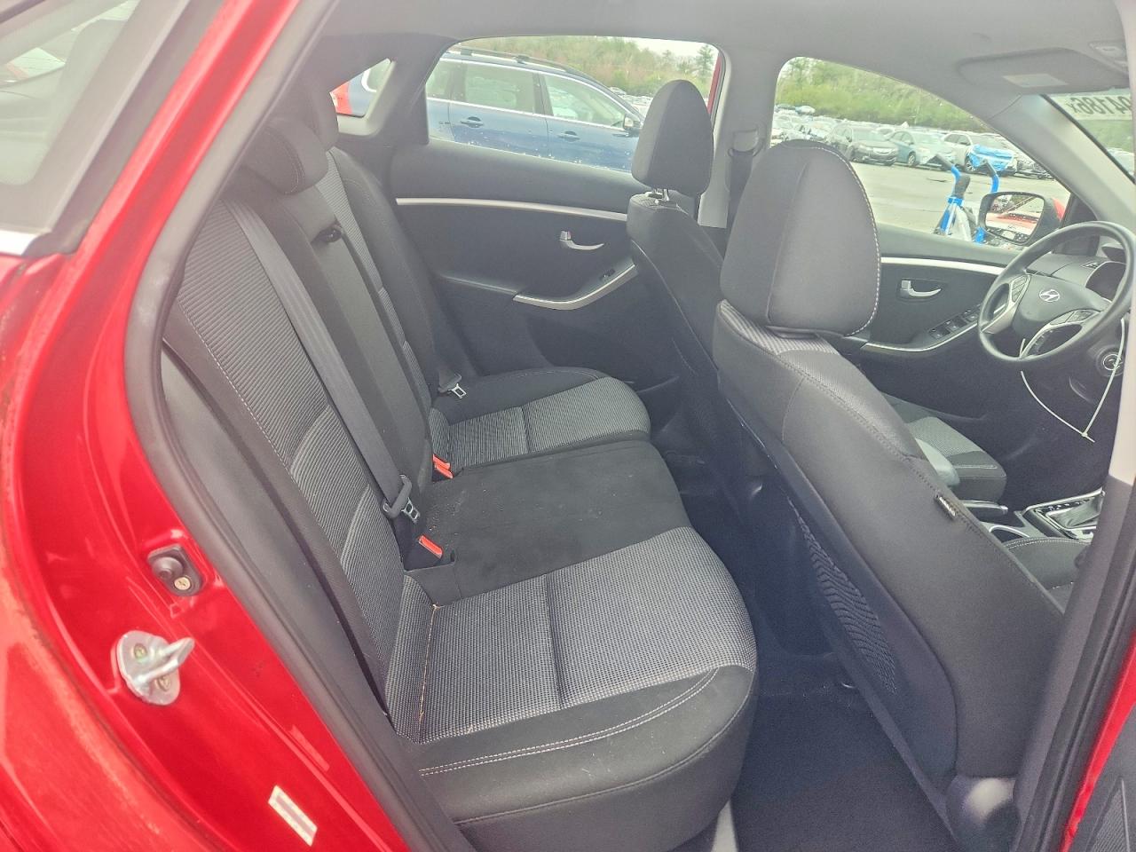 2014 Hyundai Elantra Gt Base Red vin: KMHD35LH0EU210133