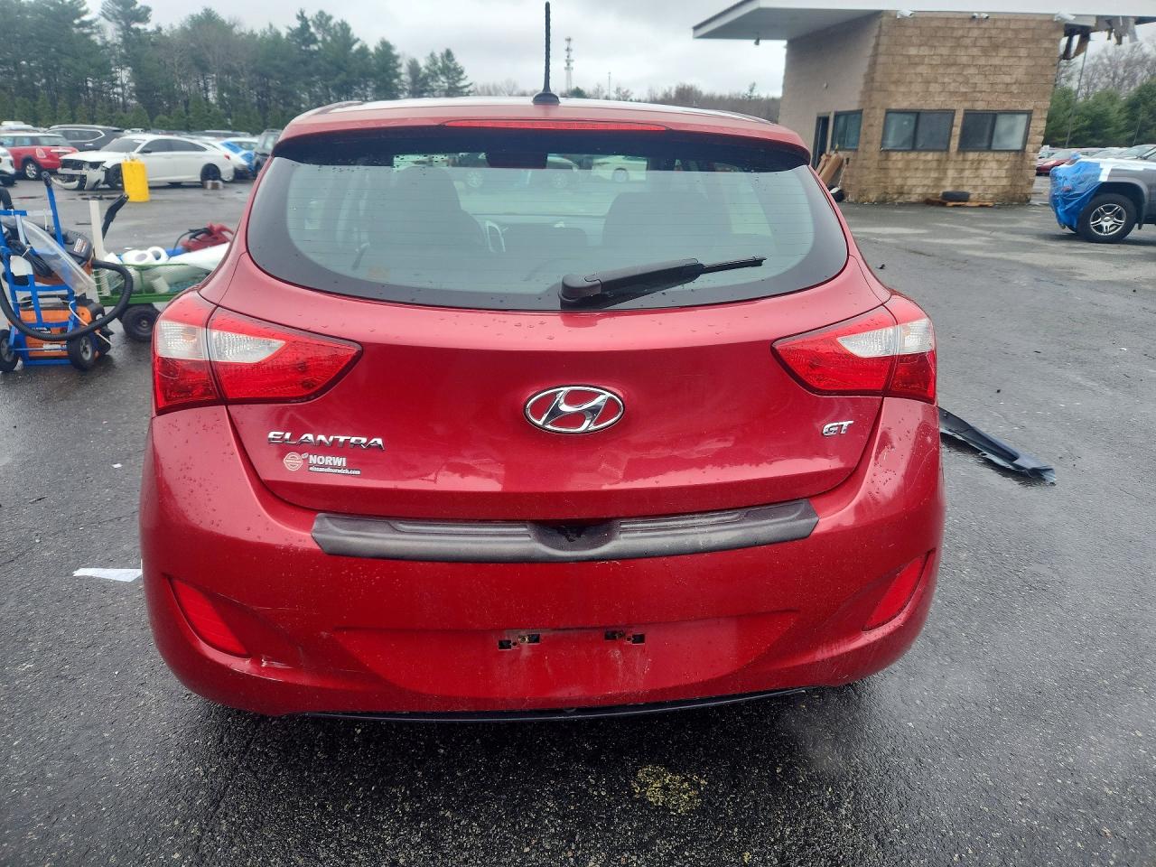 2014 Hyundai Elantra Gt Base Red vin: KMHD35LH0EU210133