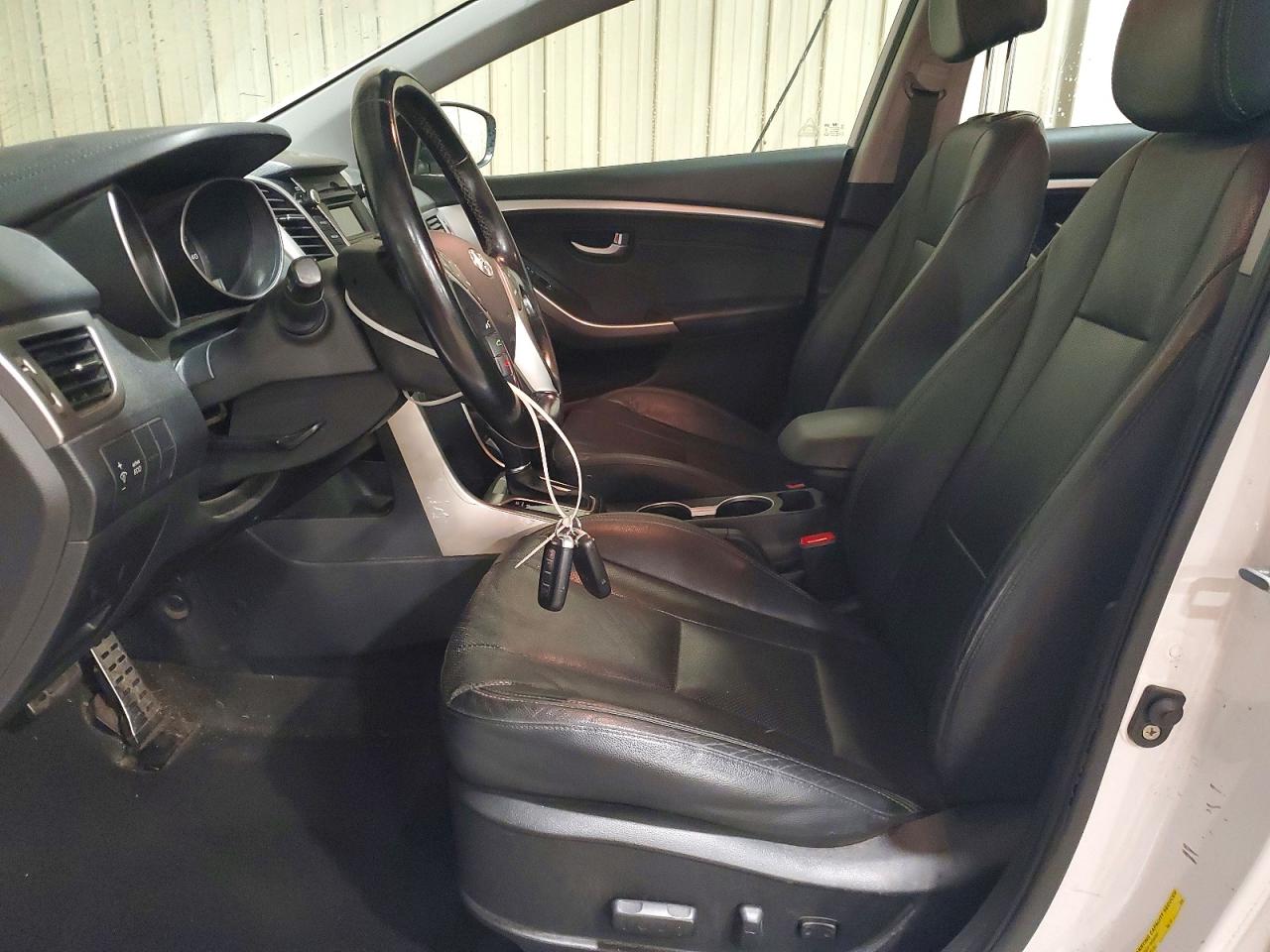 2014 Hyundai Elantra Gt Base White vin: KMHD35LH0EU215865