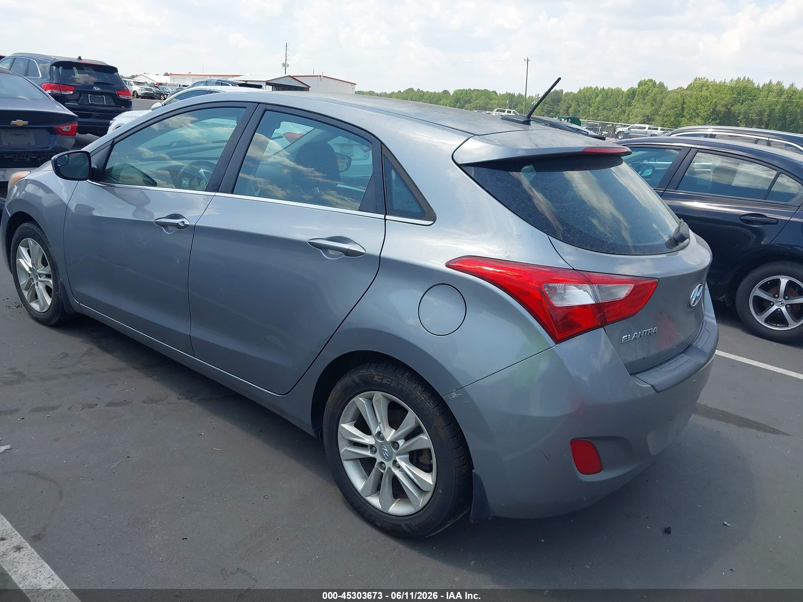2014 Hyundai Elantra Gt   Silver vin: KMHD35LH0EU218622