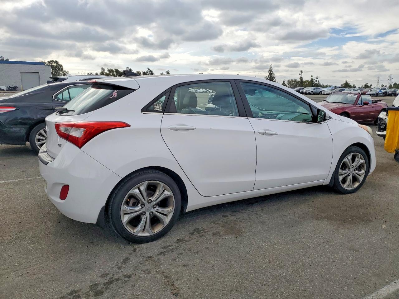 2014 Hyundai Elantra Gt Base Белый vin: KMHD35LH0EU229202