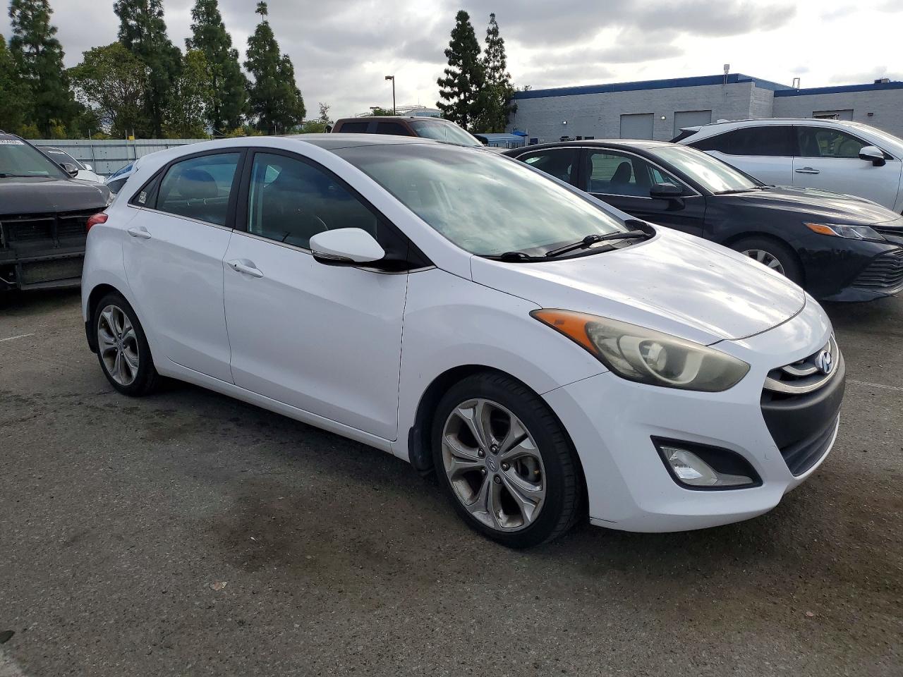 2014 Hyundai Elantra Gt Base Белый vin: KMHD35LH0EU229202