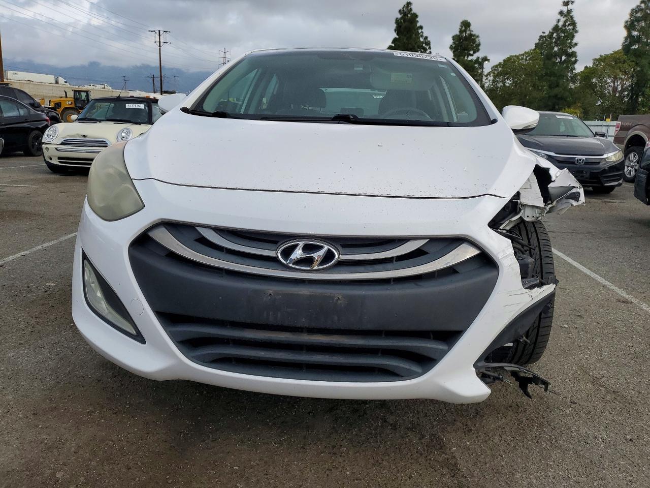 2014 Hyundai Elantra Gt Base Белый vin: KMHD35LH0EU229202