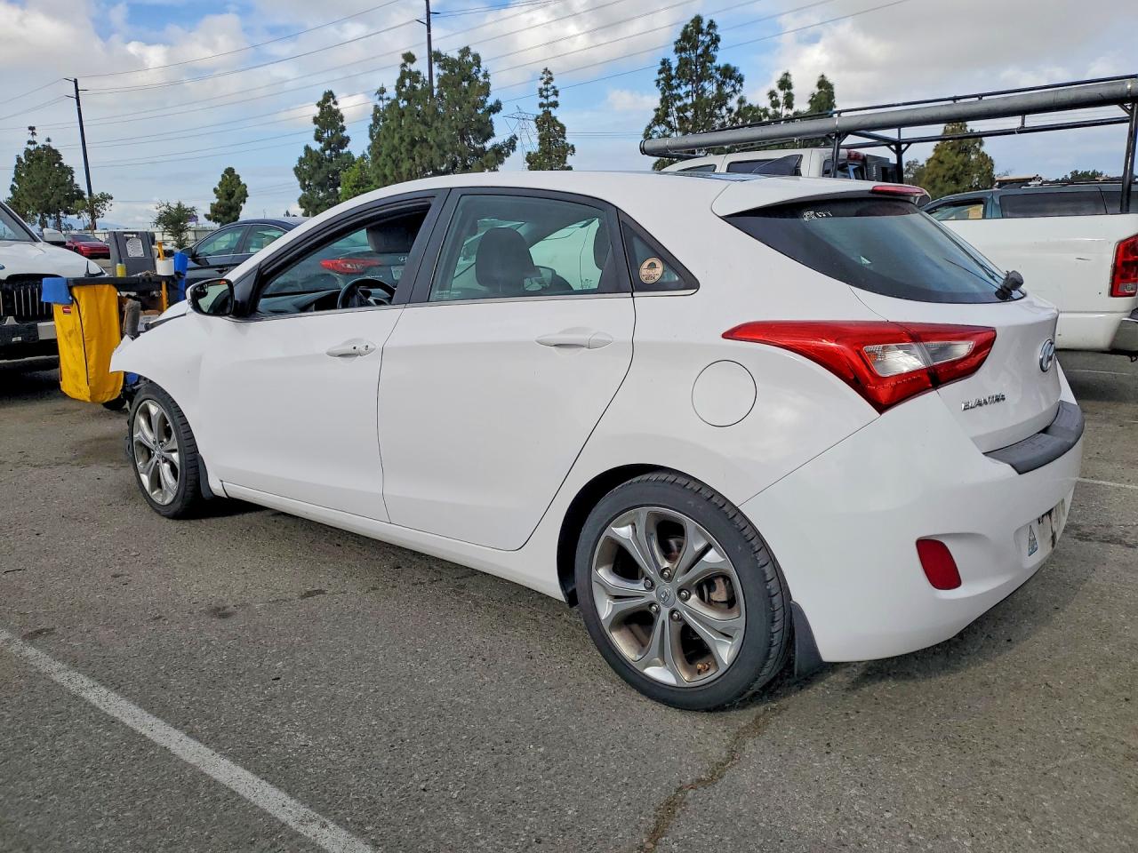 2014 Hyundai Elantra Gt Base Белый vin: KMHD35LH0EU229202