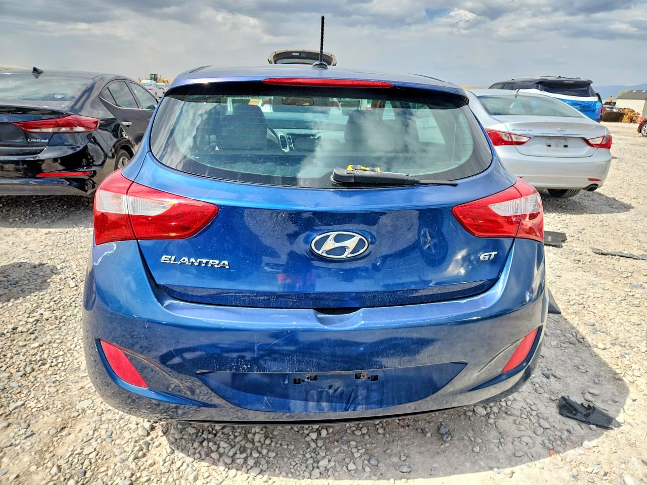 2014 Hyundai Elantra Gt Base Blue vin: KMHD35LH0EU229779