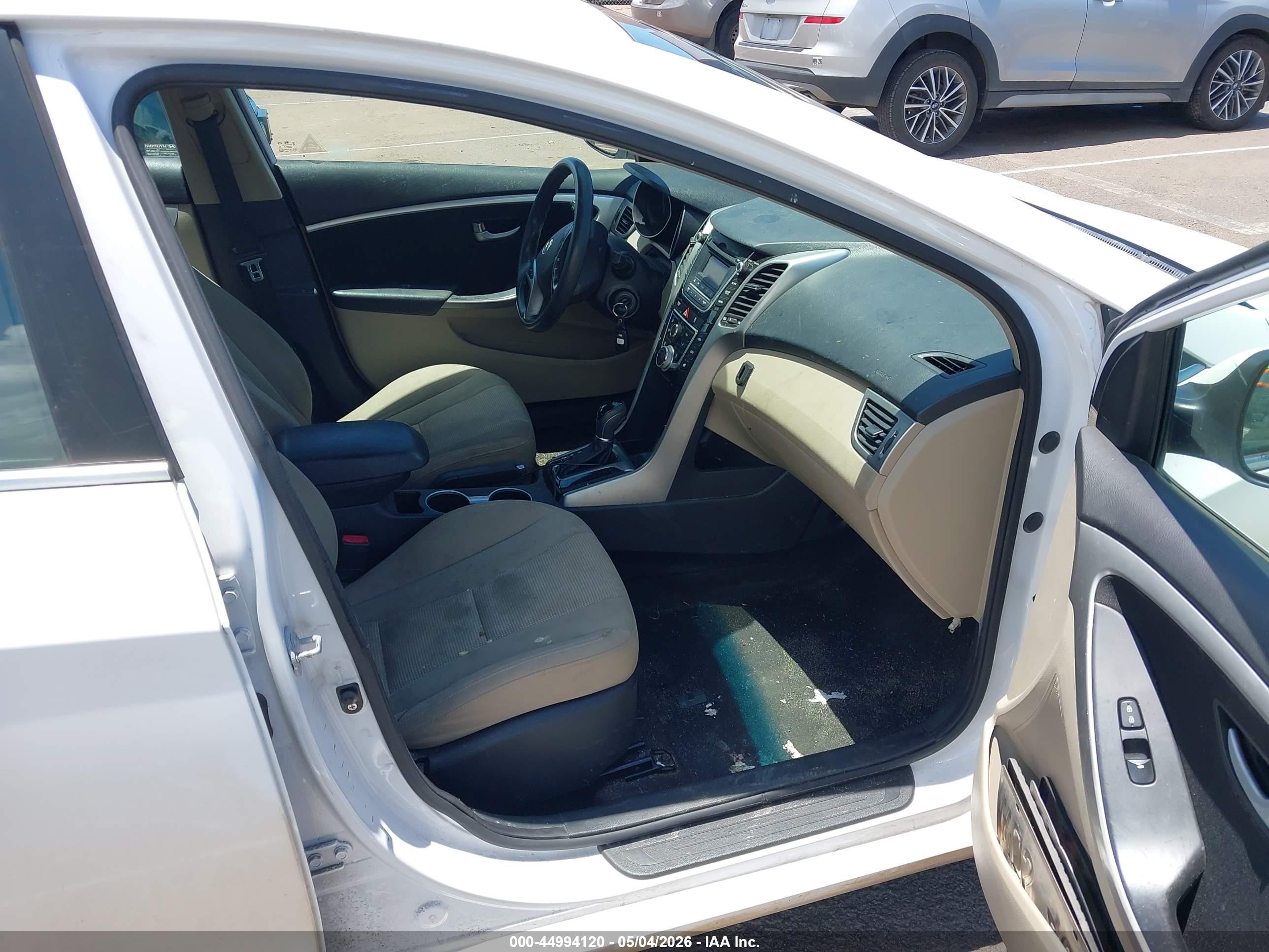 2015 Hyundai Elantra Gt   White vin: KMHD35LH0FU243246
