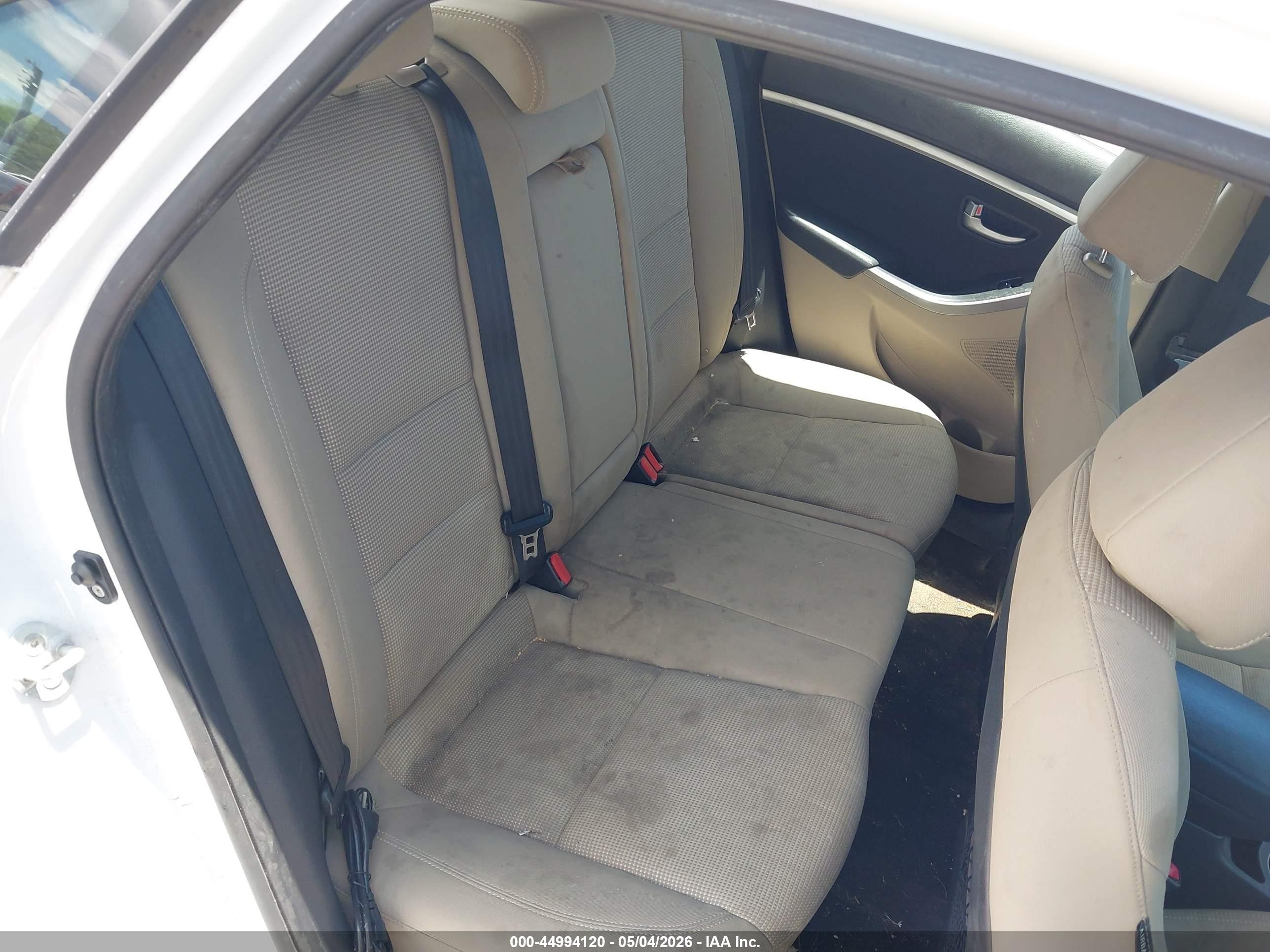 2015 Hyundai Elantra Gt   White vin: KMHD35LH0FU243246