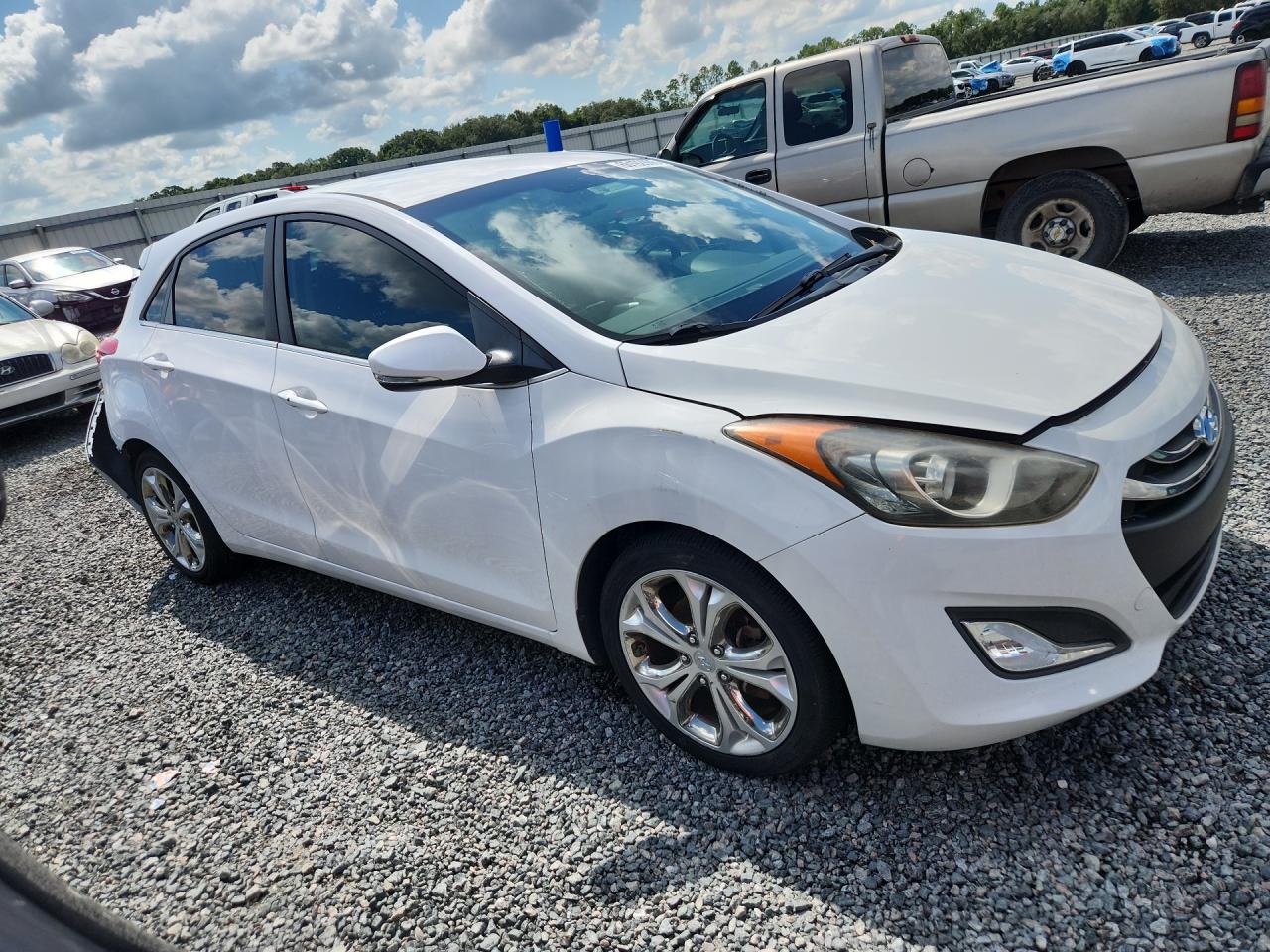 2014 Hyundai Elantra Gt Base White vin: KMHD35LH1EU160424