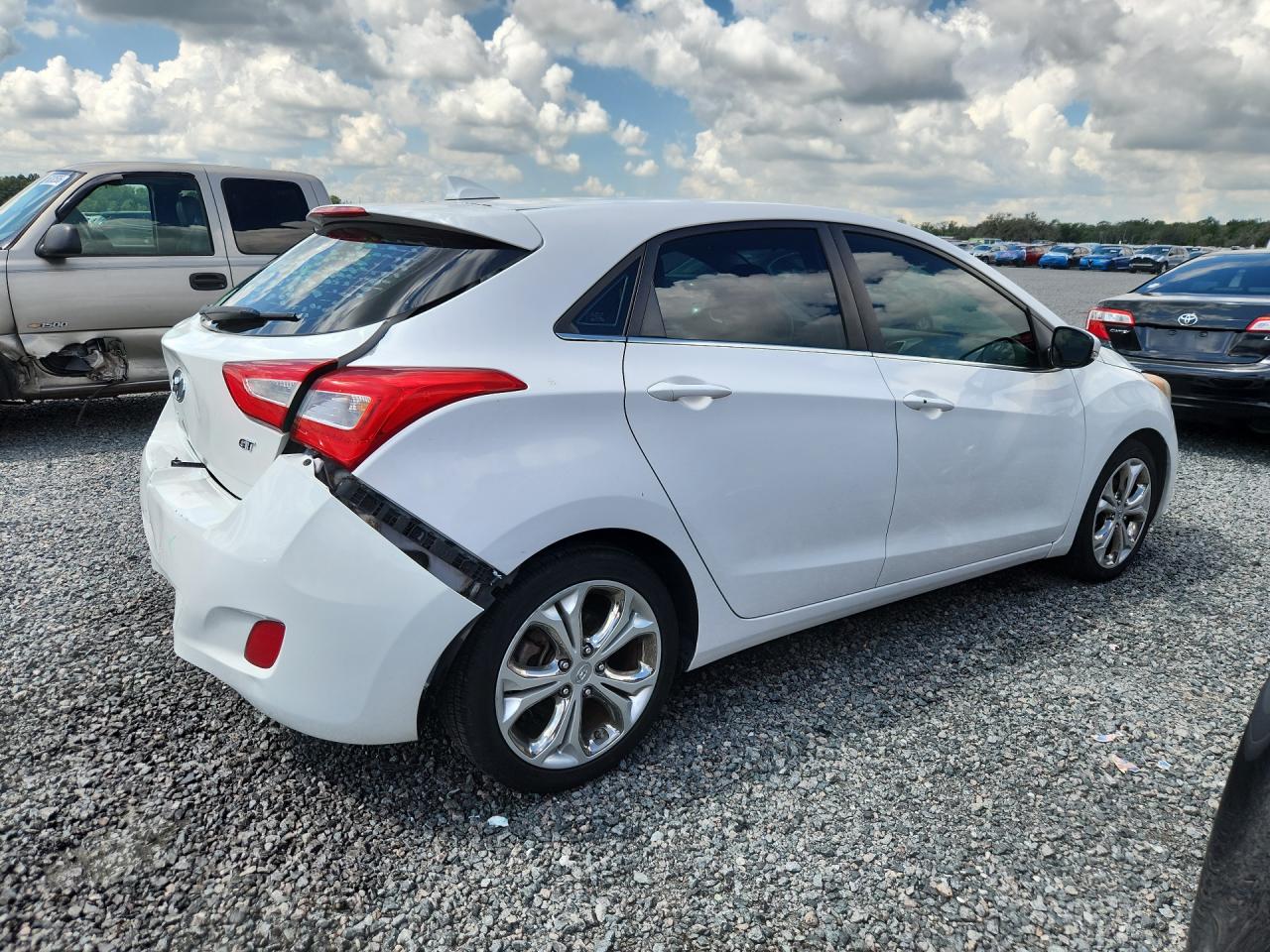 2014 Hyundai Elantra Gt Base White vin: KMHD35LH1EU160424