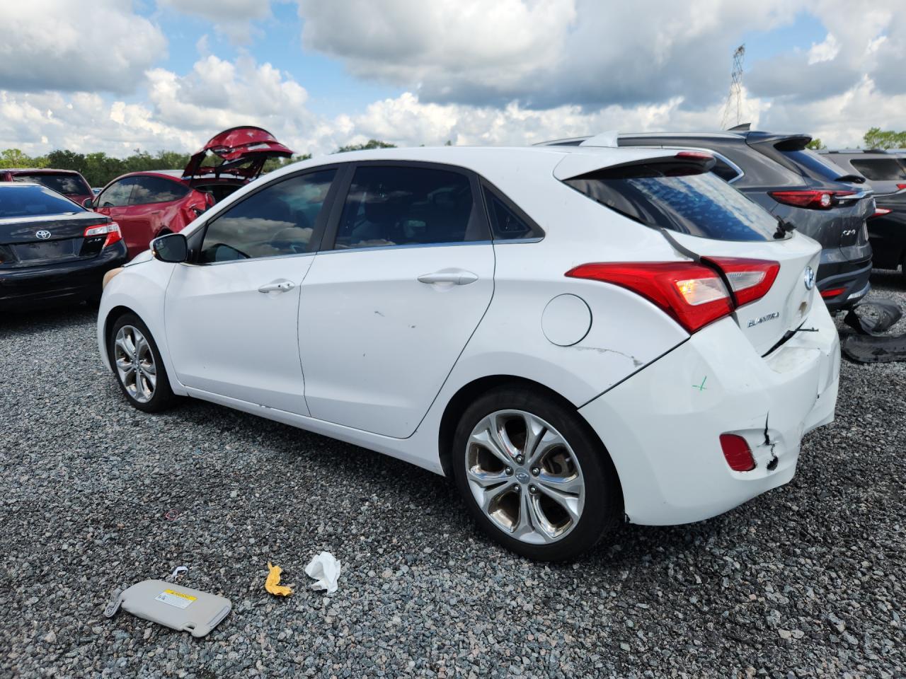 2014 Hyundai Elantra Gt Base White vin: KMHD35LH1EU160424