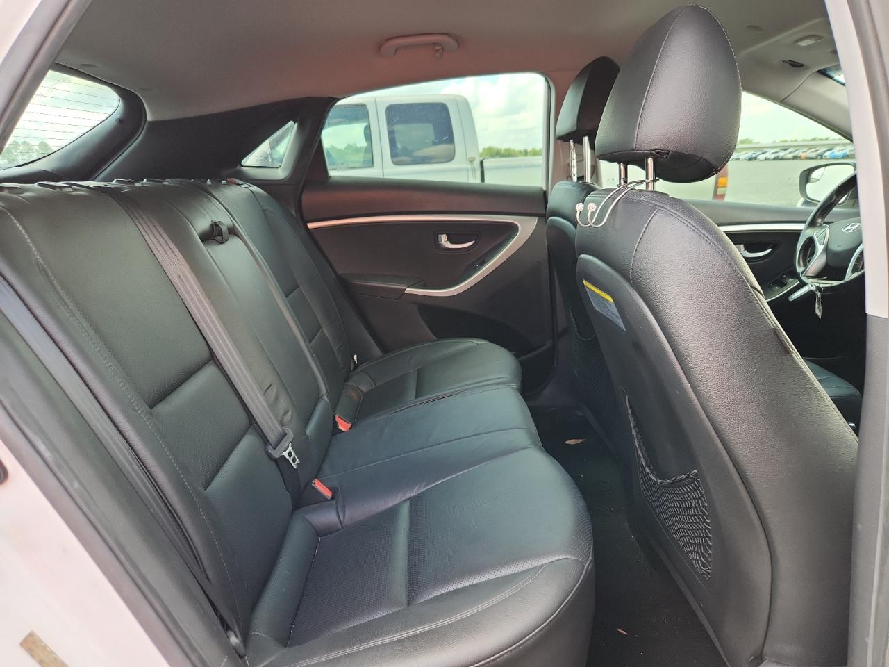 2014 Hyundai Elantra Gt Base White vin: KMHD35LH1EU160424