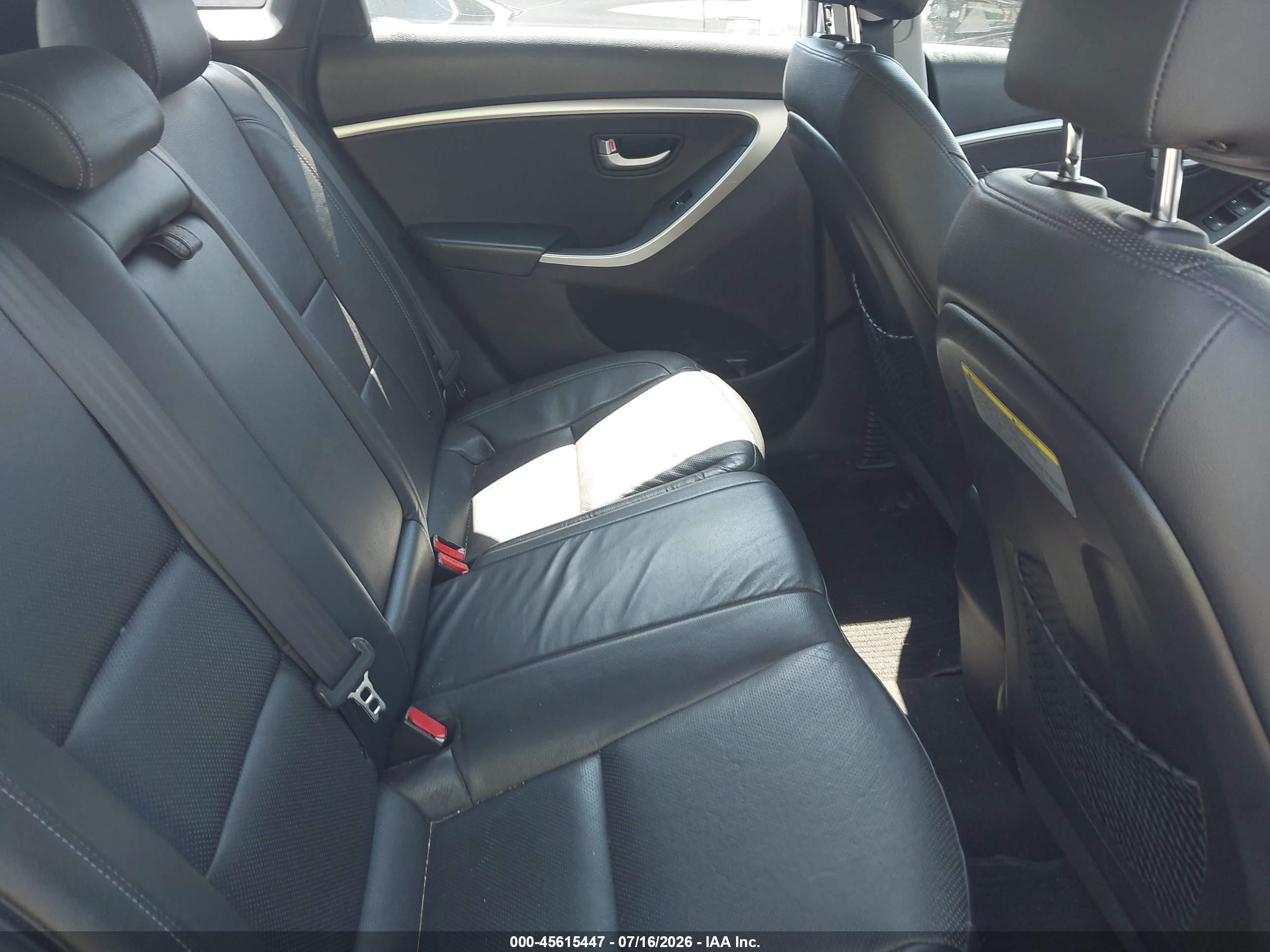 2014 Hyundai Elantra Gt   Серебряный vin: KMHD35LH1EU160715