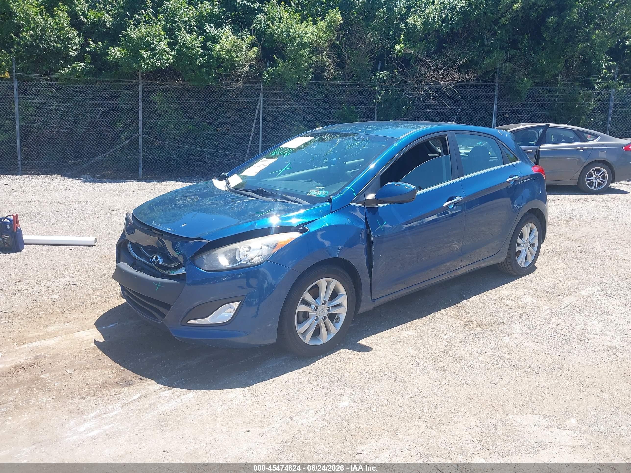 2014 Hyundai Elantra Gt   Blue vin: KMHD35LH1EU187283