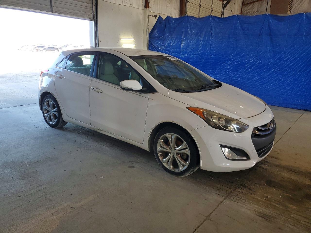 2014 Hyundai Elantra Gt Base White vin: KMHD35LH1EU188840