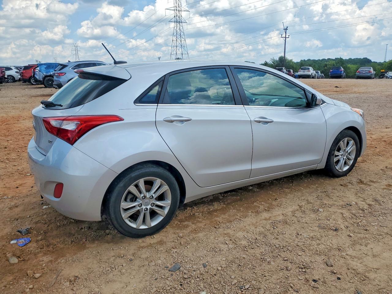 2014 Hyundai Elantra Gt Base Silver vin: KMHD35LH1EU203787