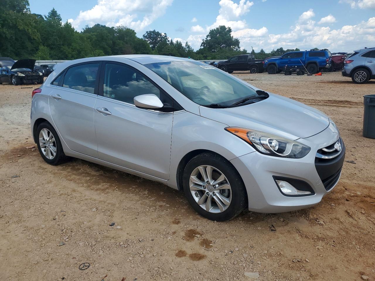 2014 Hyundai Elantra Gt Base Silver vin: KMHD35LH1EU203787